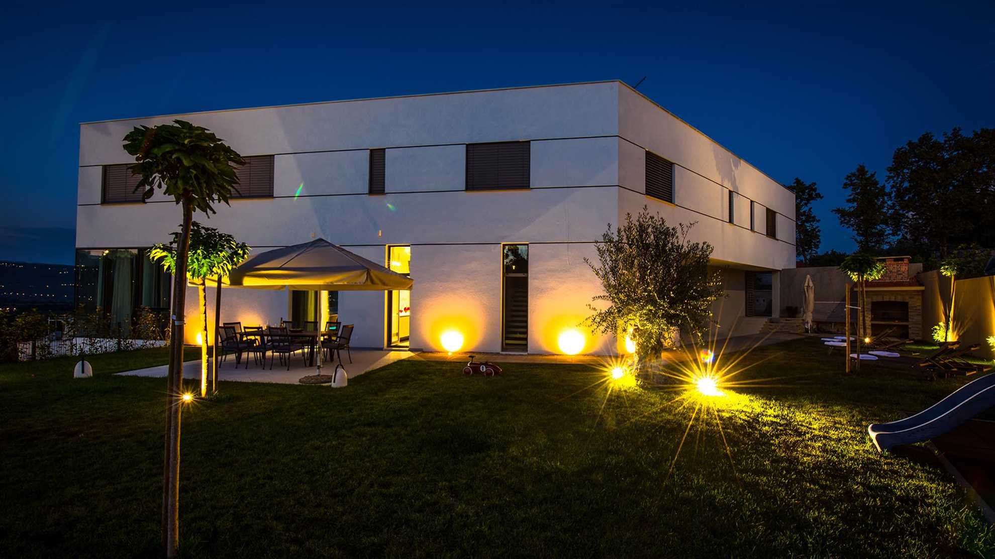 Villa in Zmijavci with tennis and basketball court