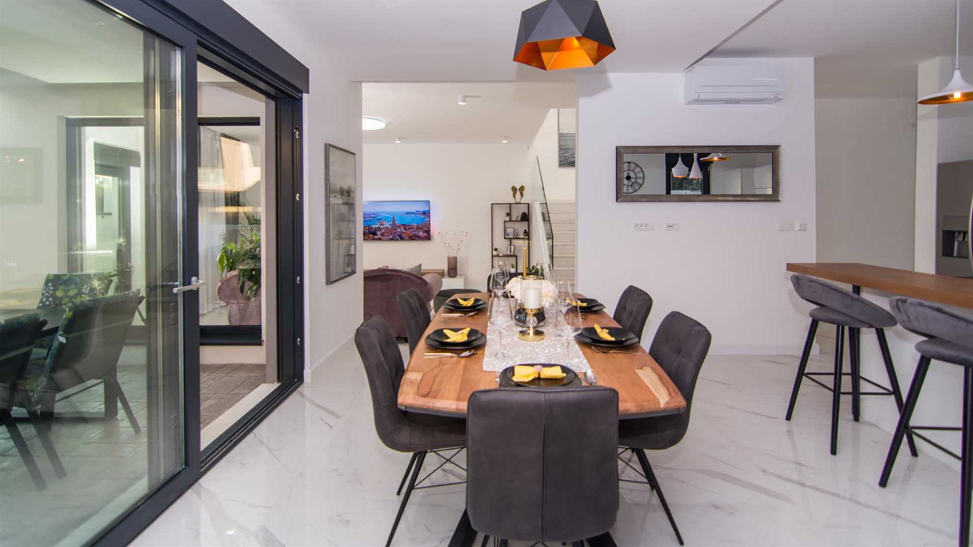 Luxurious villa with heated pool near Split