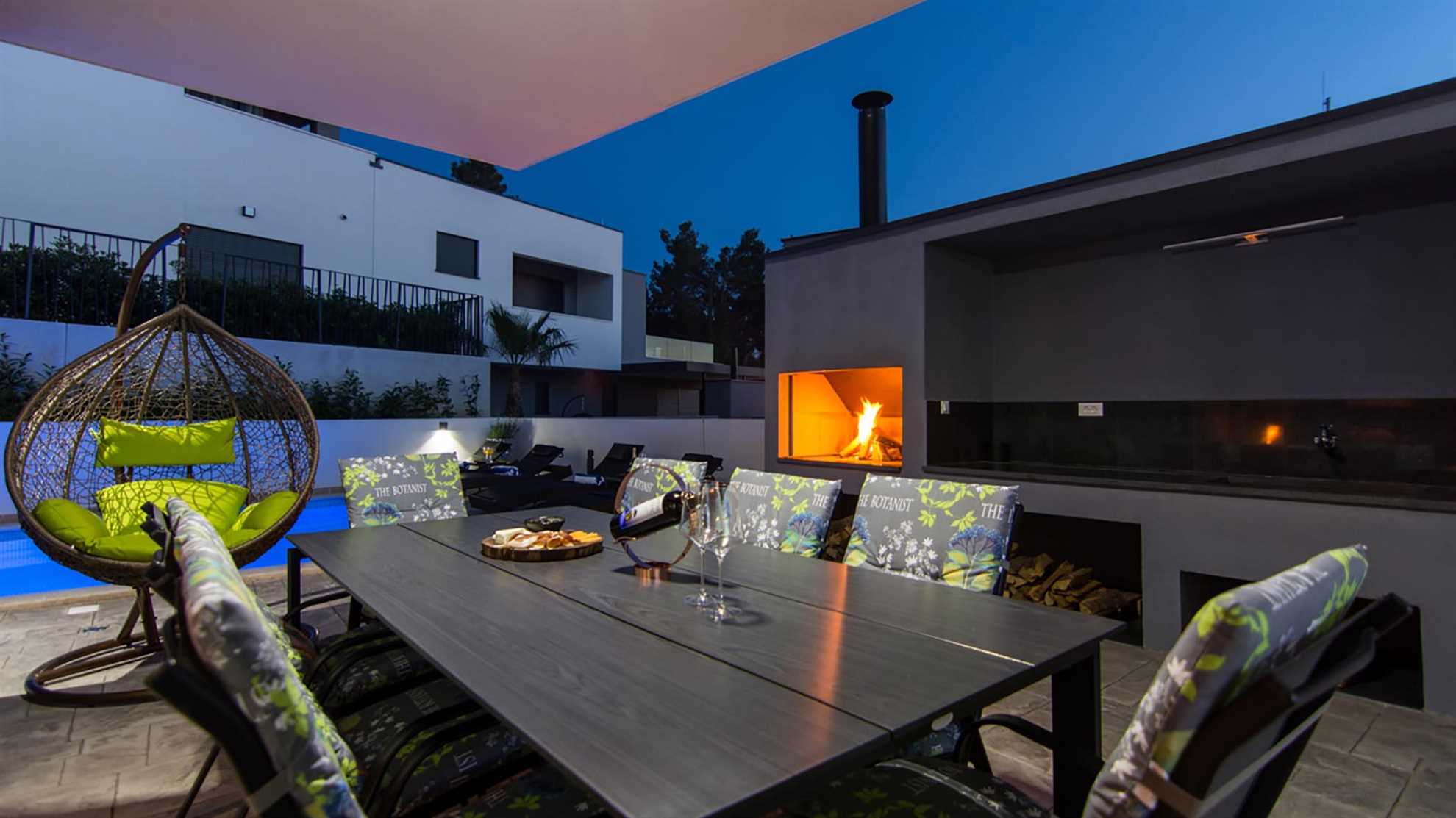 Luxurious villa with heated pool near Split