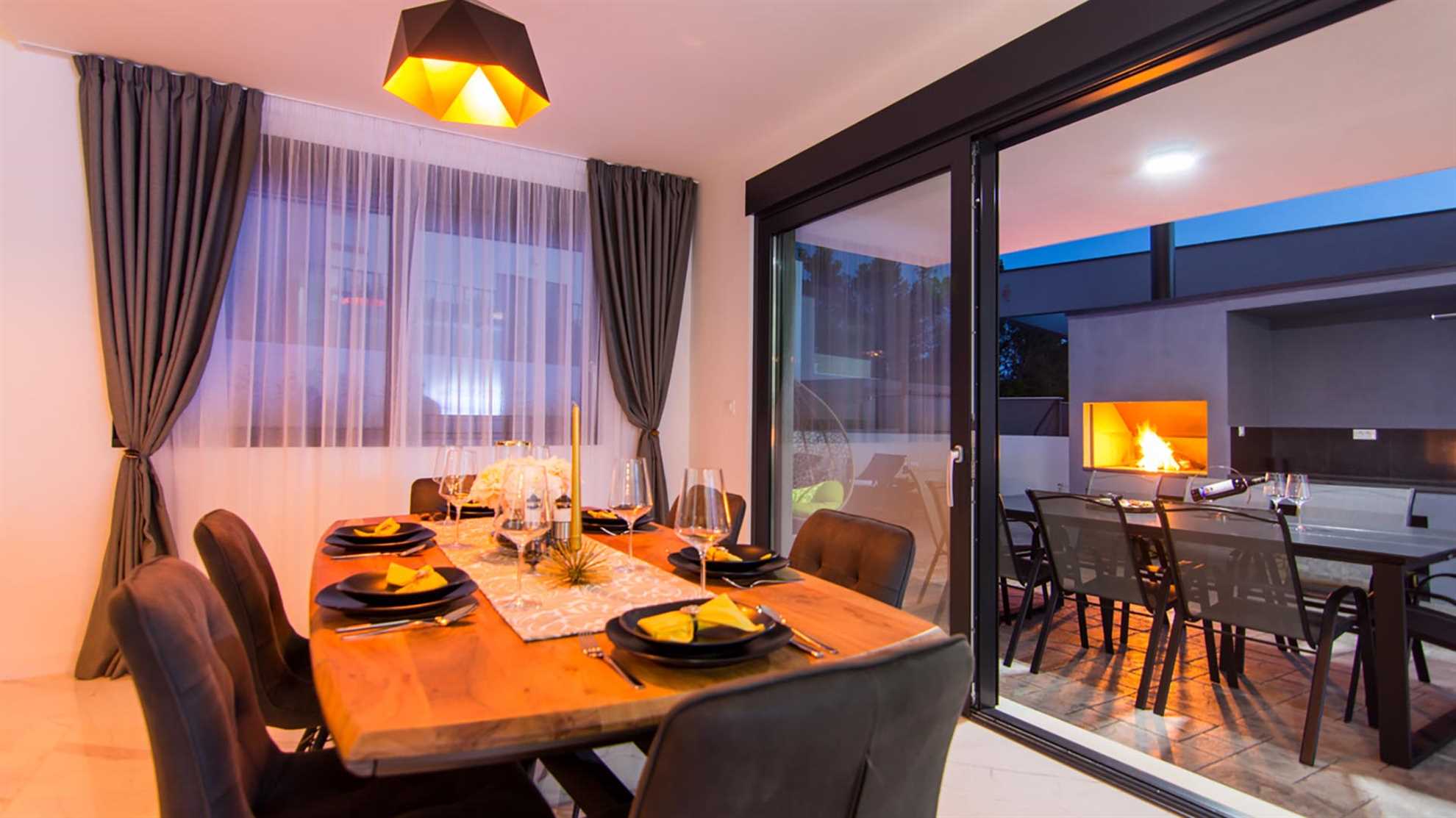 Luxurious villa with heated pool near Split