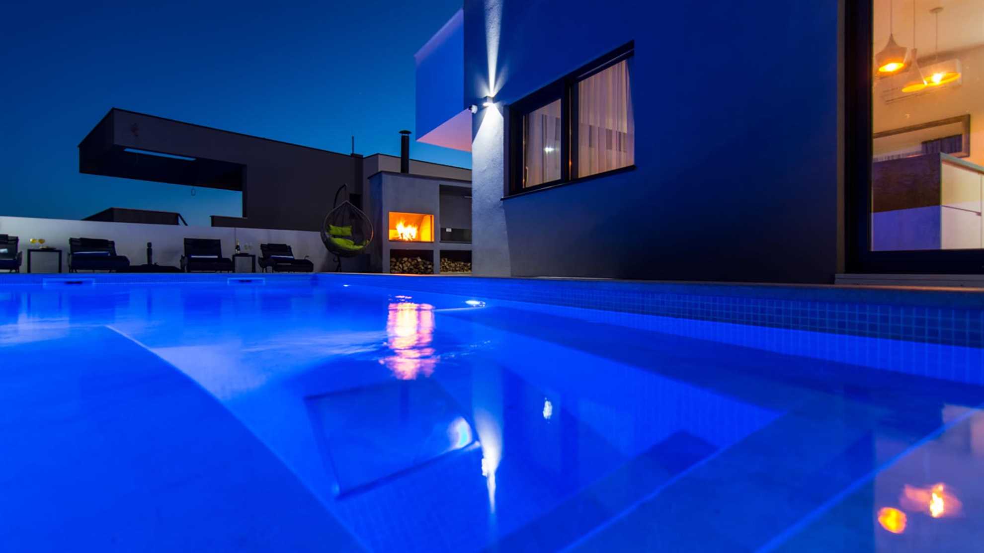 Luxurious villa with heated pool near Split