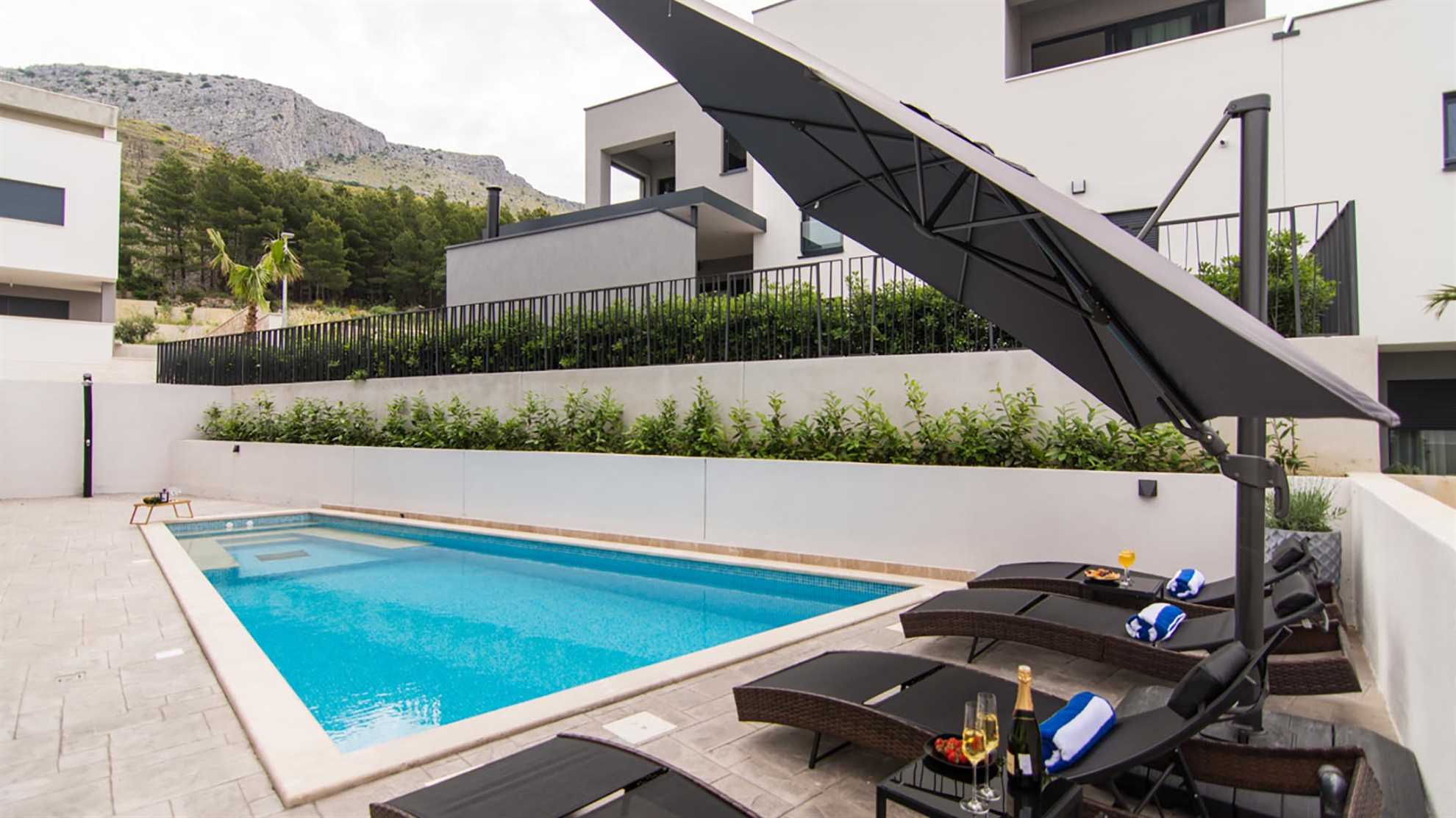 Luxurious villa with heated pool near Split