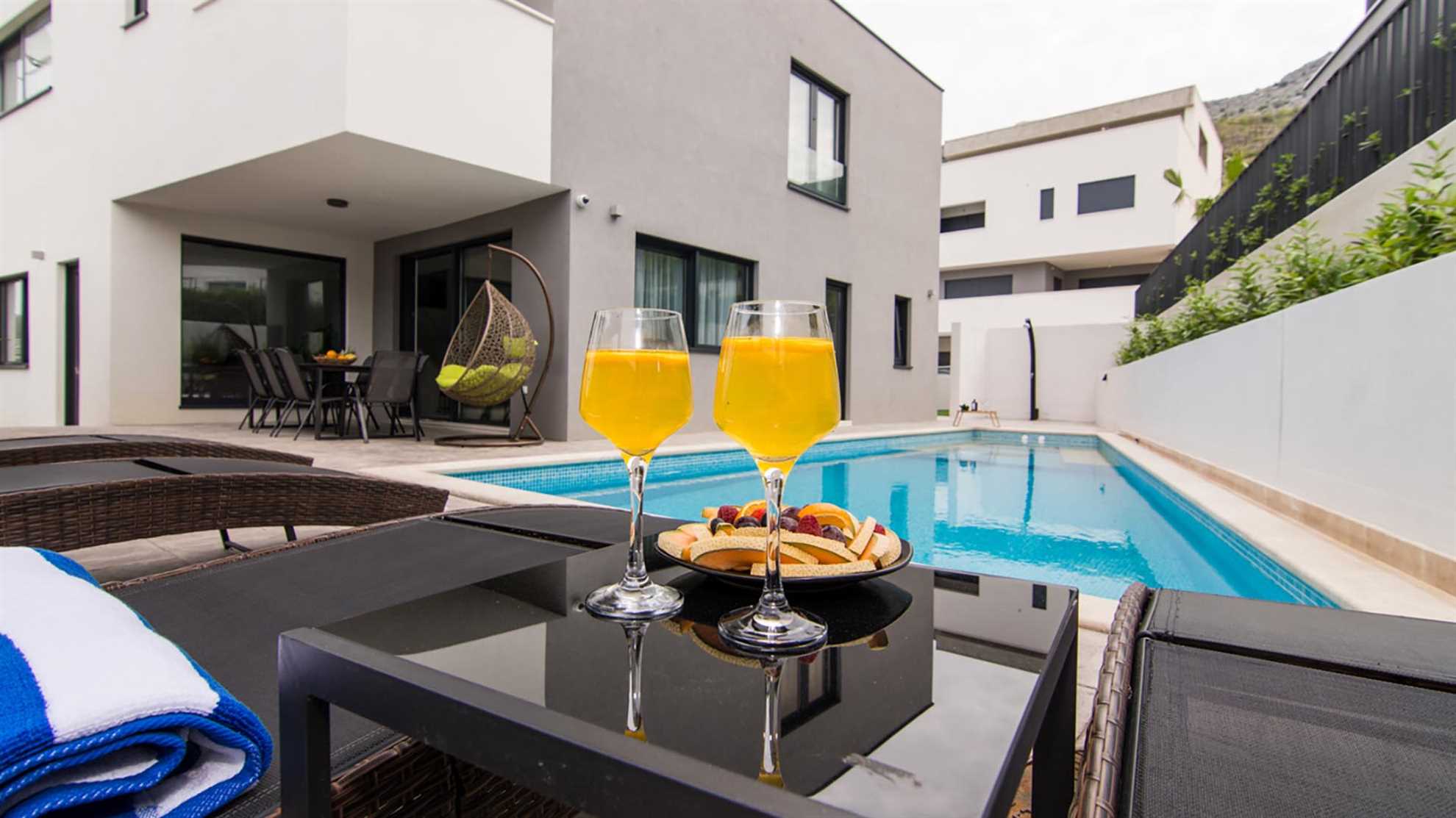 Luxurious villa with heated pool near Split