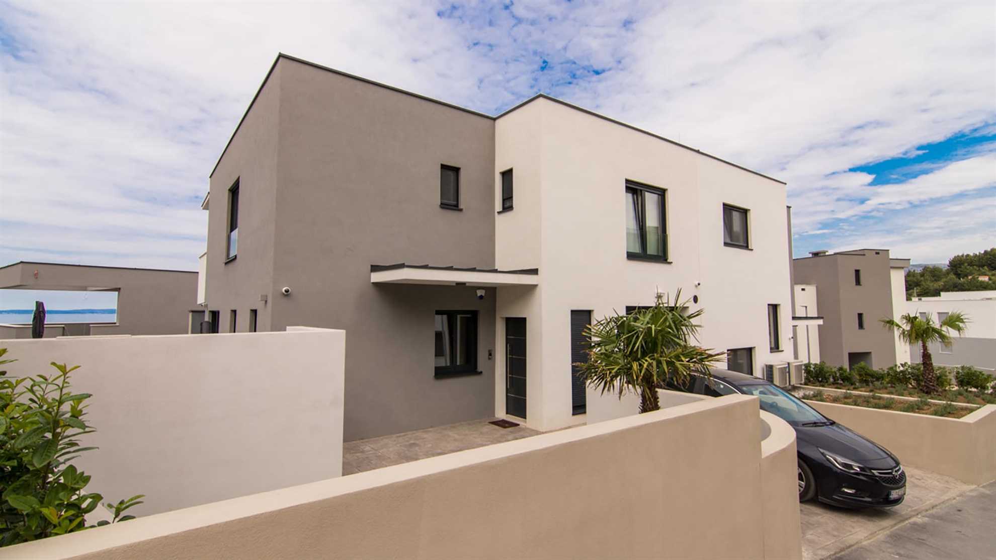 Luxurious villa with heated pool near Split