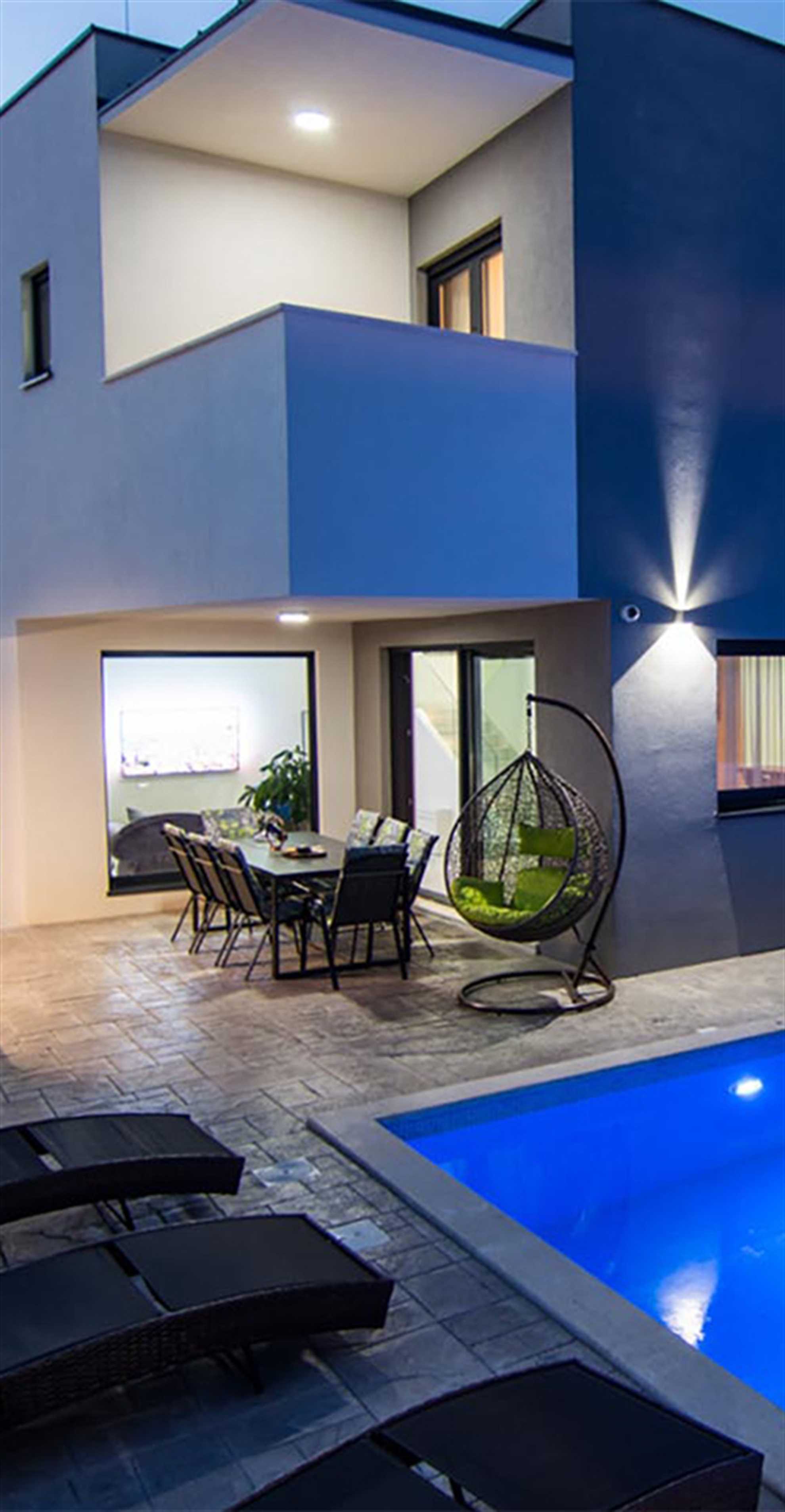 Luxurious villa with heated pool near Split
