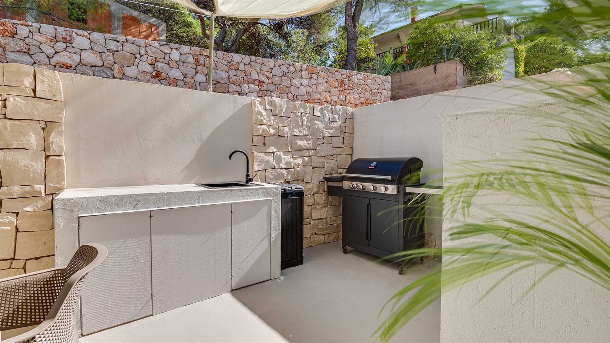 Villa with sauna and indoor jacuzzi in Vrboska