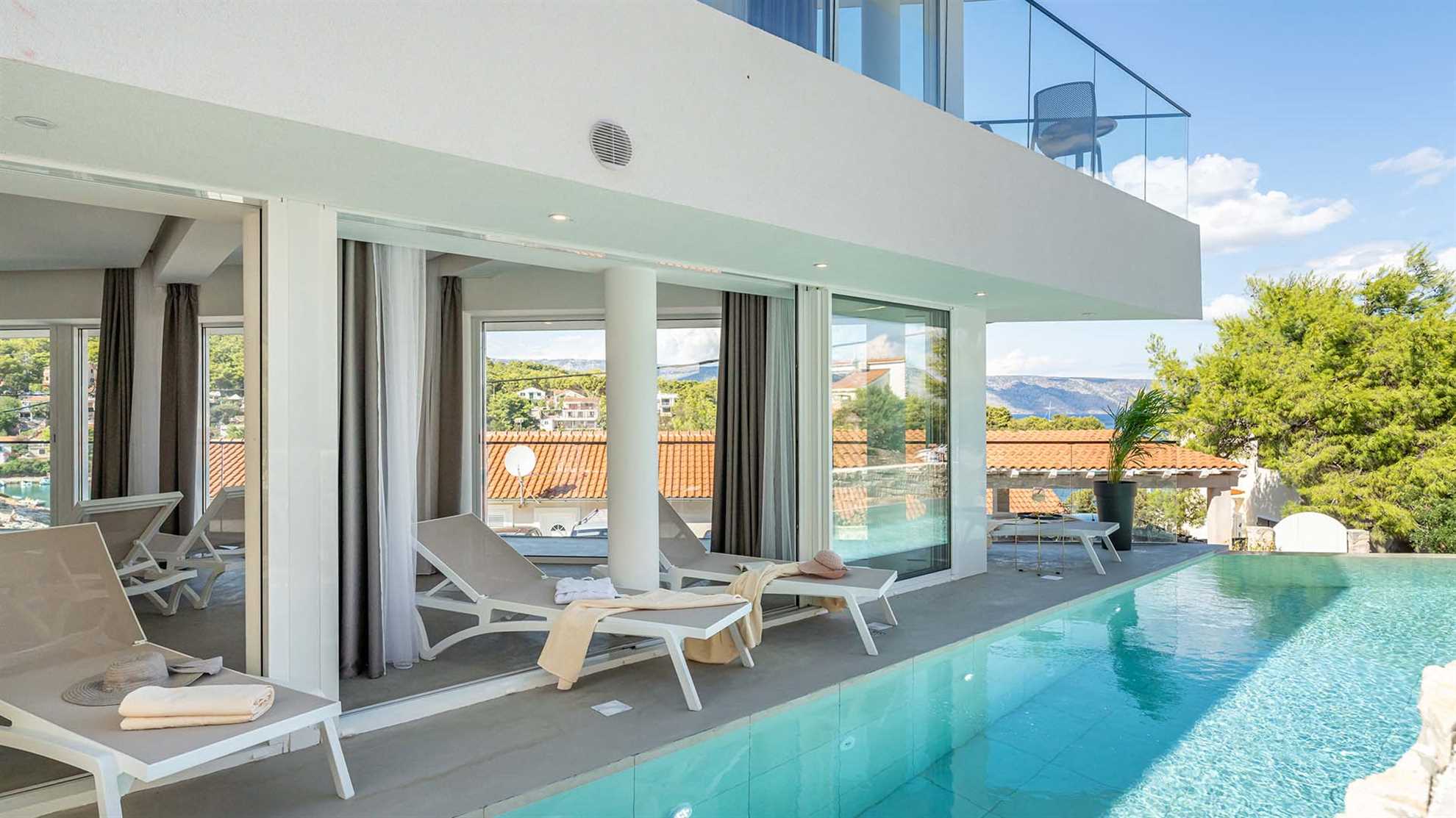 Villa with sauna and indoor jacuzzi in Vrboska