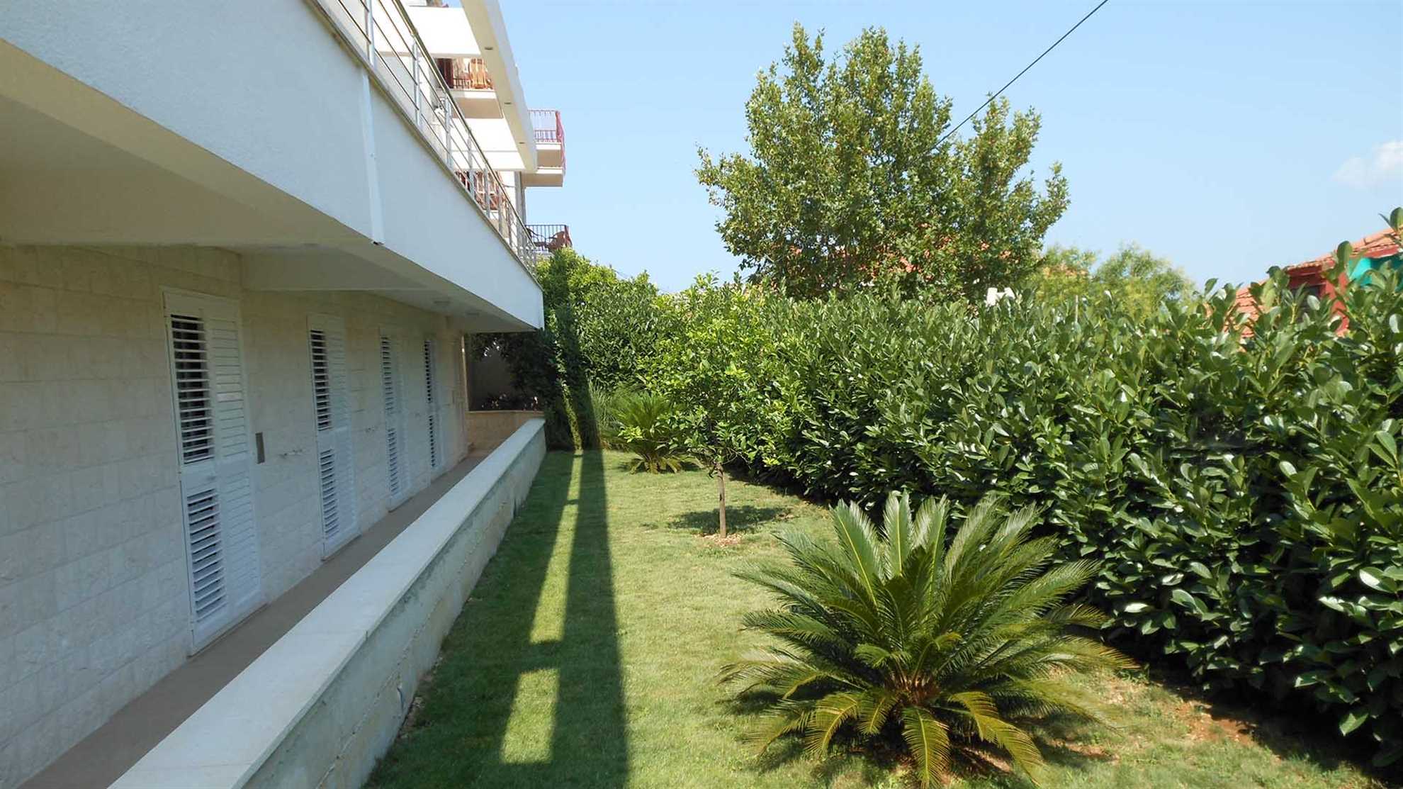Modern villa with swimming pool near Dubrovnik