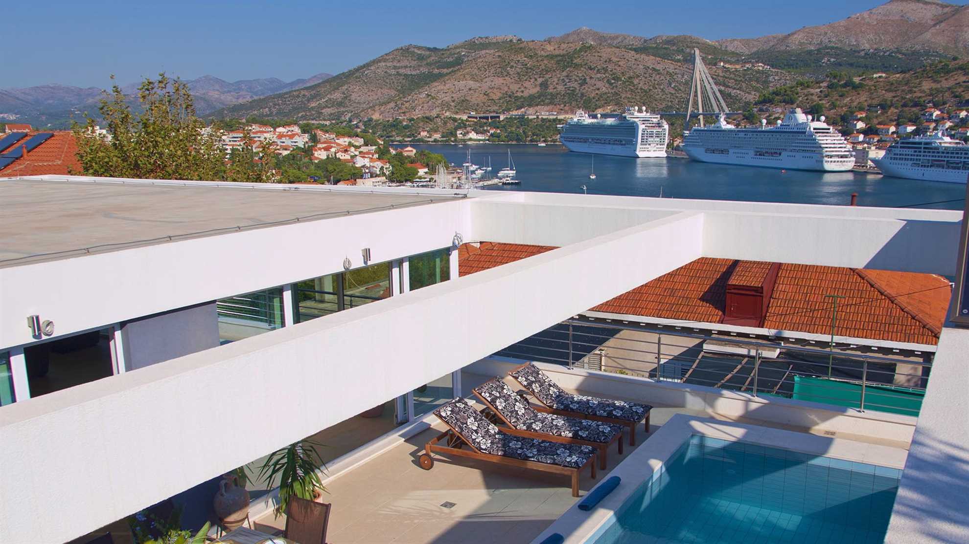 Modern villa with swimming pool near Dubrovnik