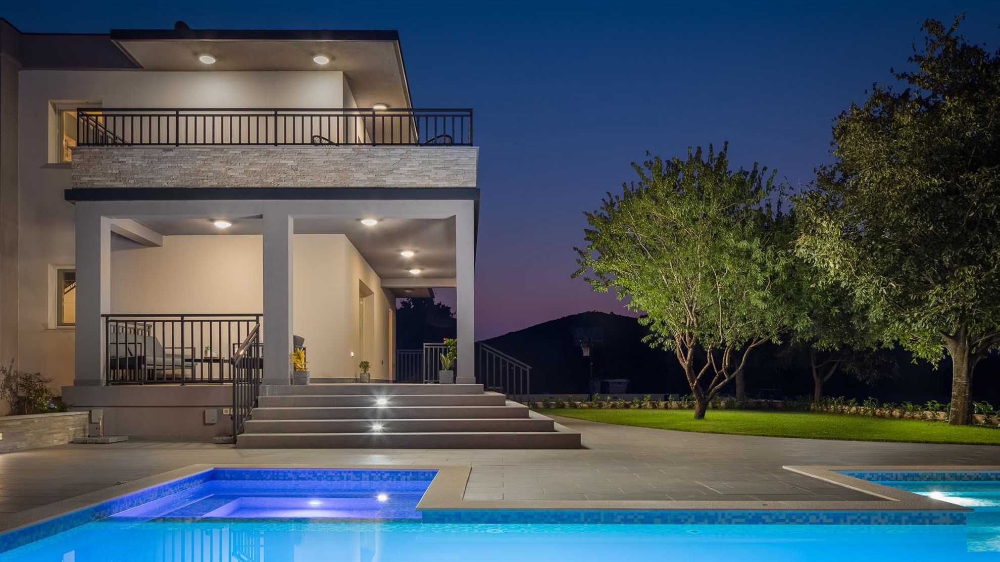 Modern villa with beautiful garden and swimming pool in Sičani