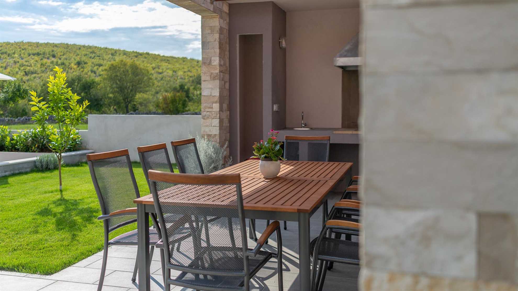 Modern villa with beautiful garden and swimming pool in Sičani