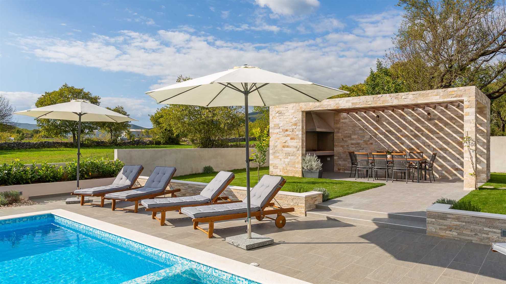 Modern villa with beautiful garden and swimming pool in Sičani