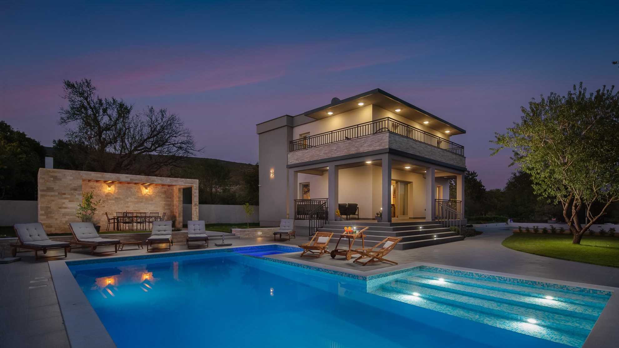 Modern villa with beautiful garden and swimming pool in Sičani
