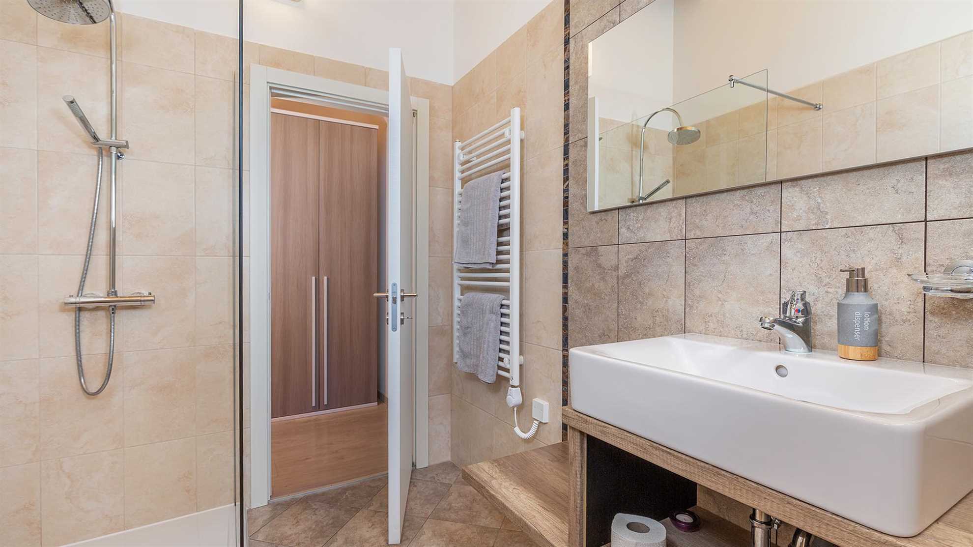 Charming poolside villa with jacuzzi in Pula