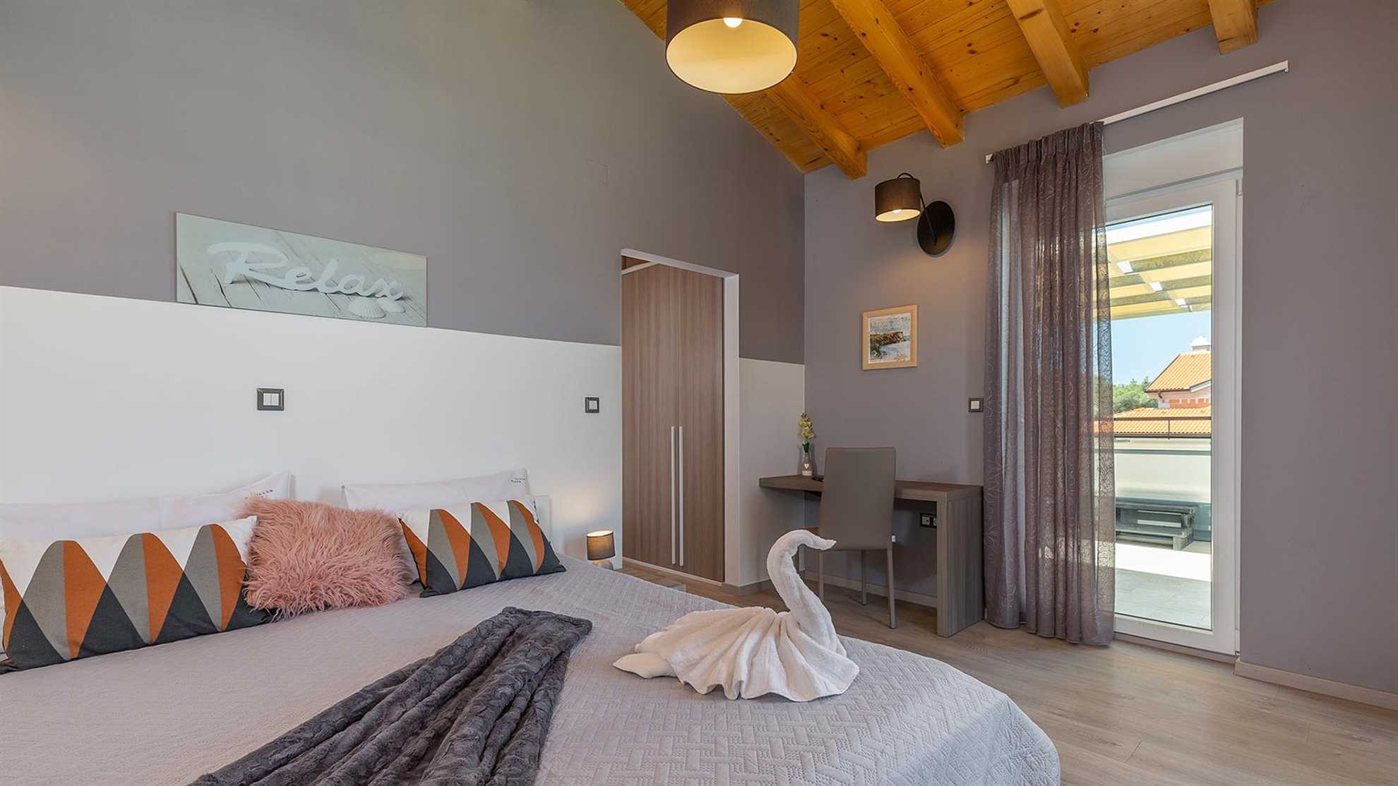 Charming poolside villa with jacuzzi in Pula