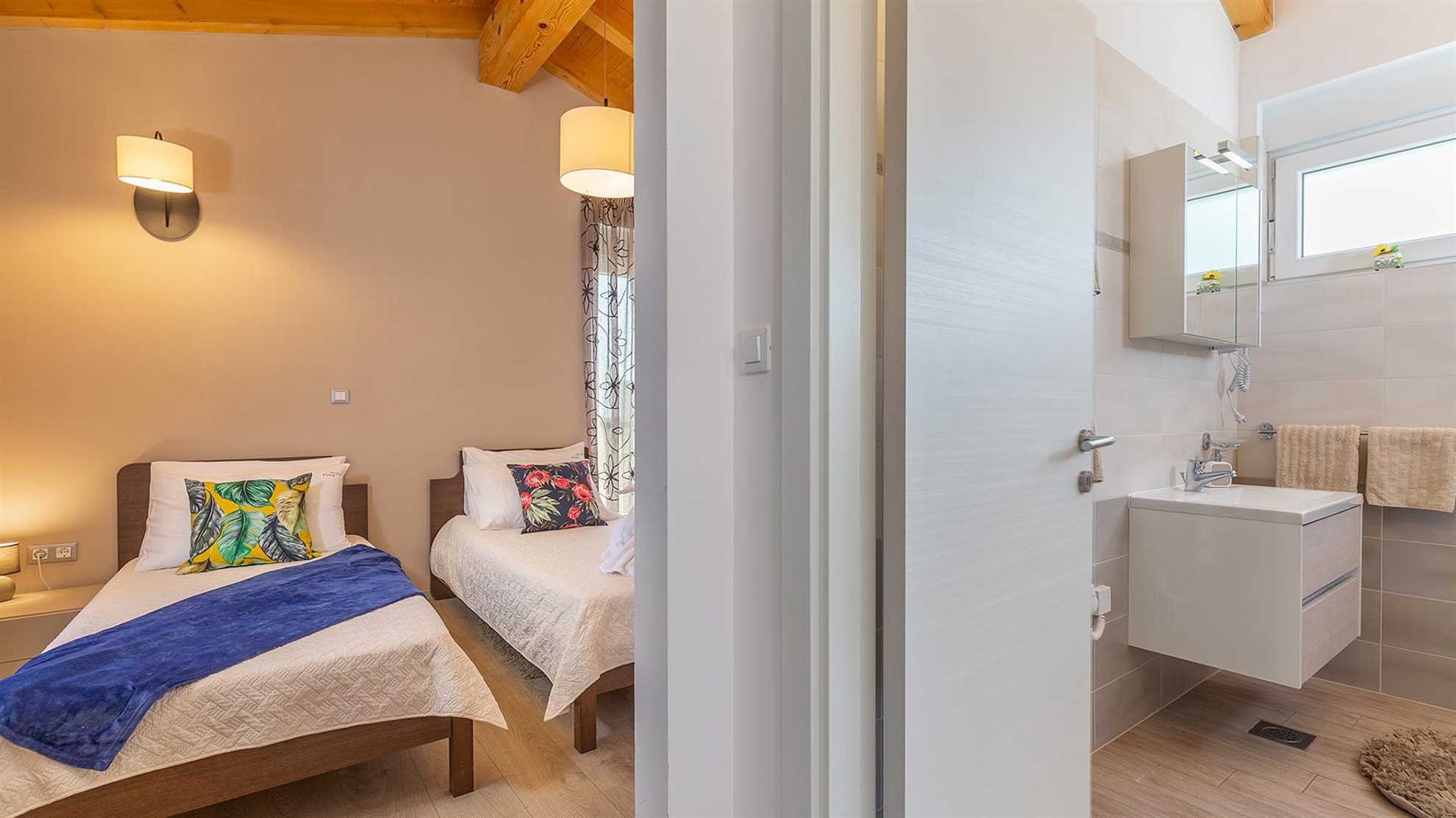Charming poolside villa with jacuzzi in Pula