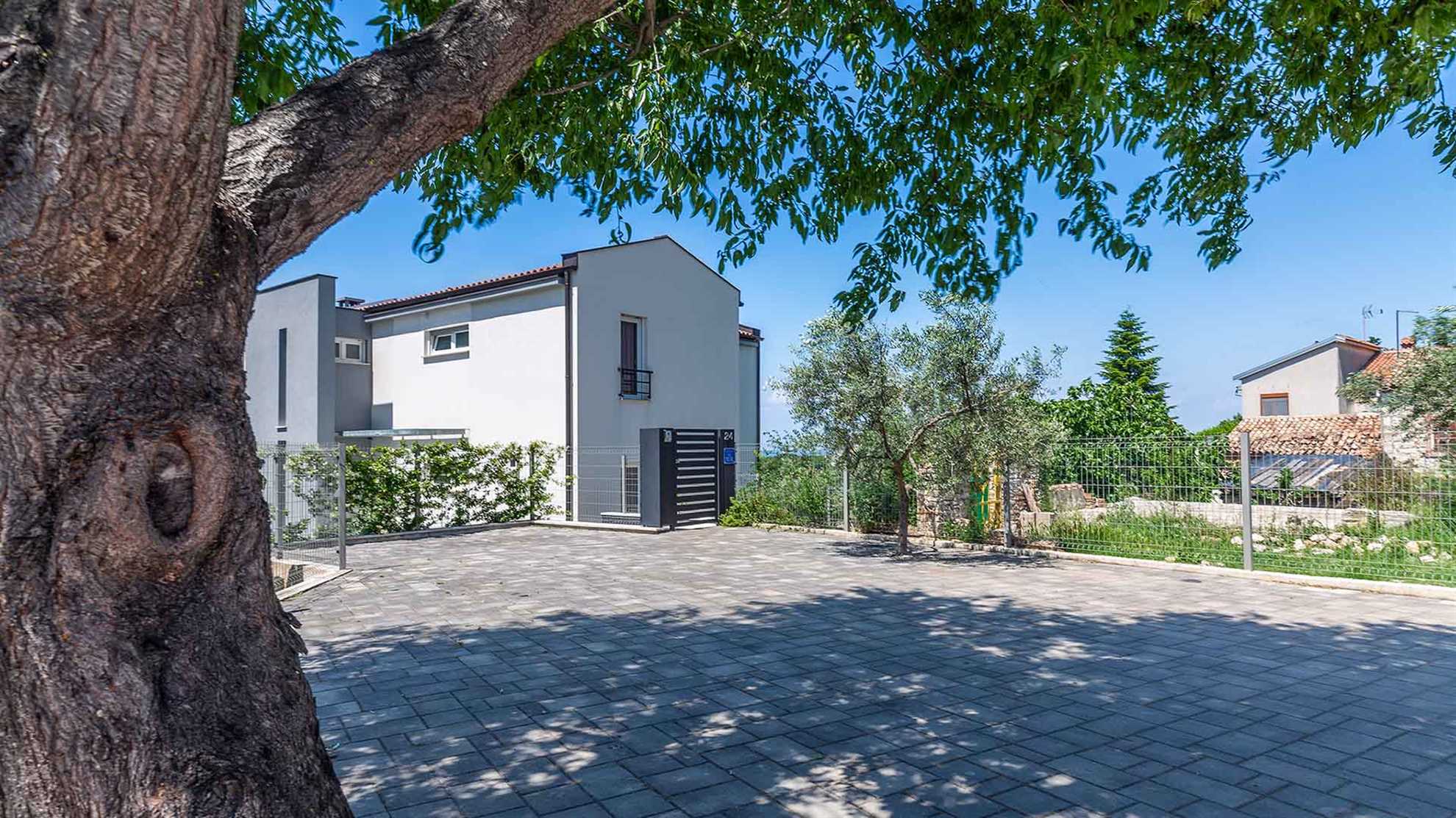 Charming poolside villa with jacuzzi in Pula