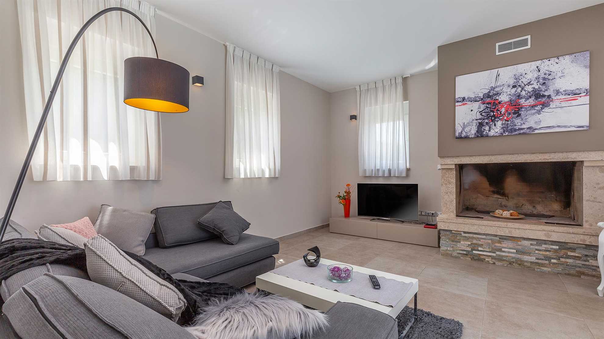 Charming poolside villa with jacuzzi in Pula