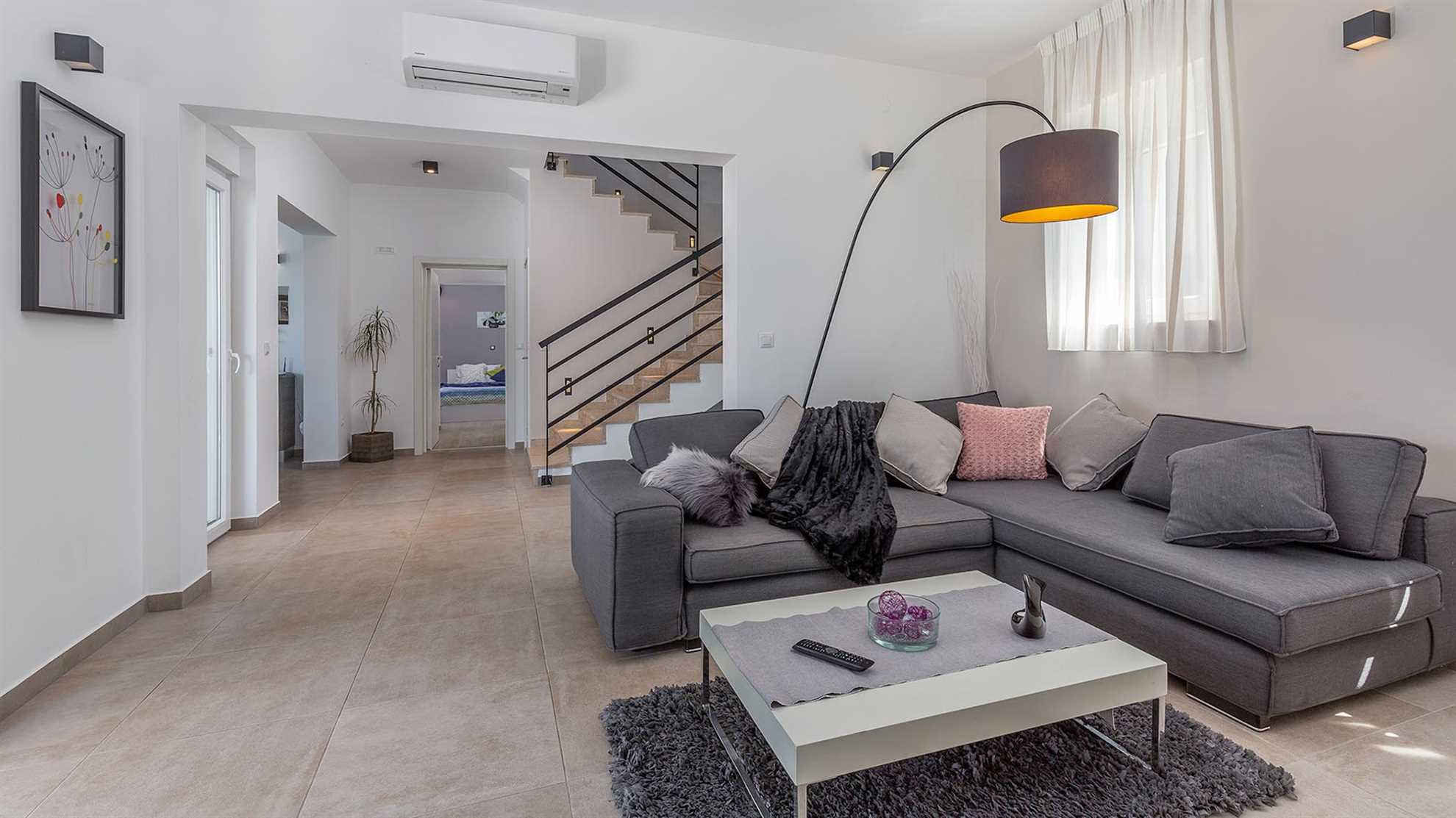 Charming poolside villa with jacuzzi in Pula