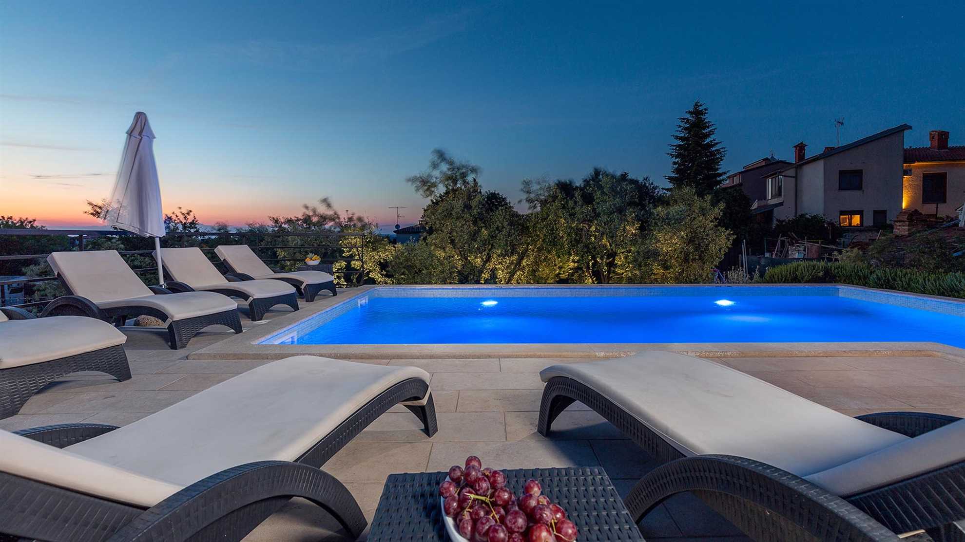 Charming poolside villa with jacuzzi in Pula