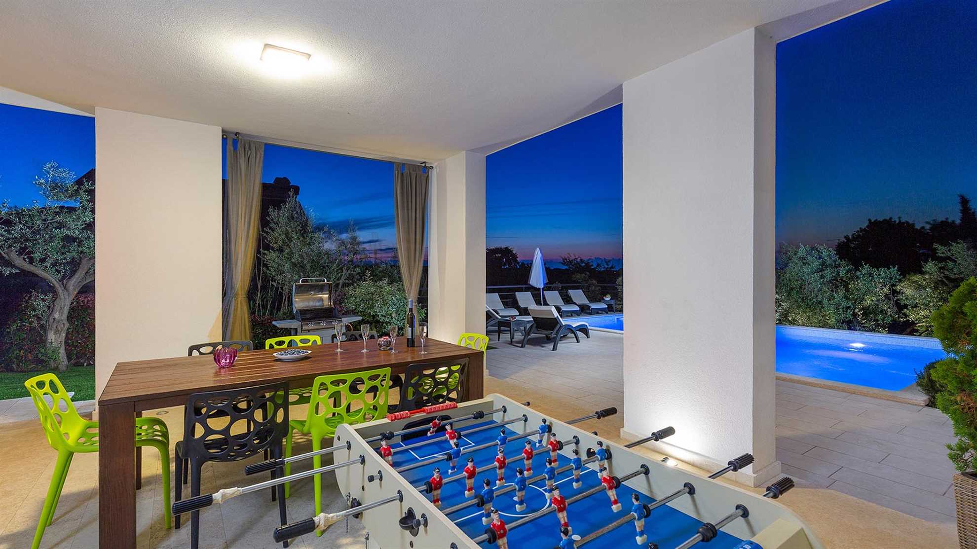Charming poolside villa with jacuzzi in Pula
