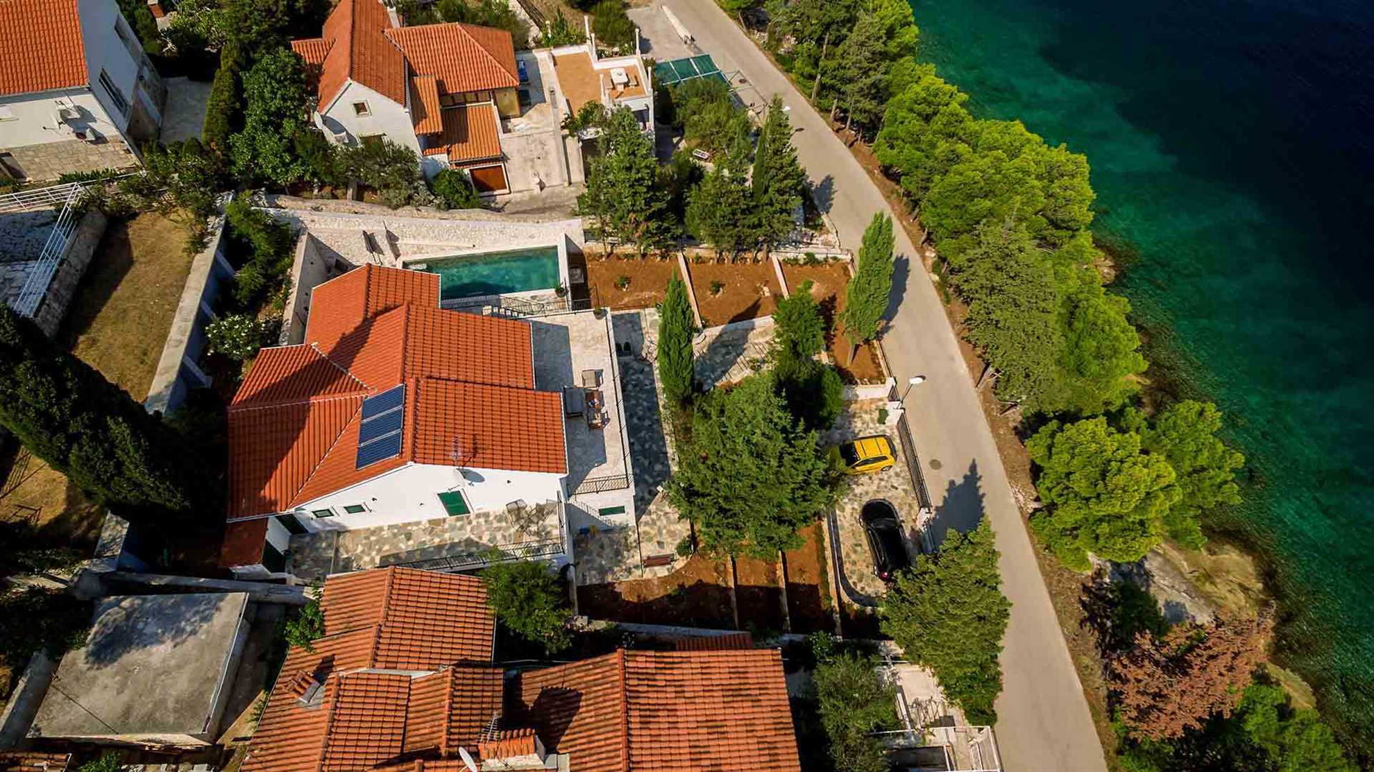 Eco-friendly beachfront villa in Splitska