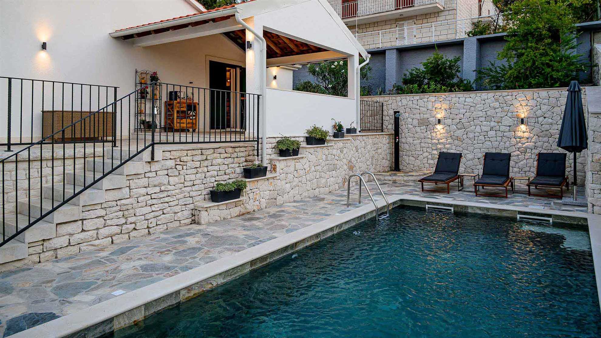 Eco-friendly beachfront villa in Splitska