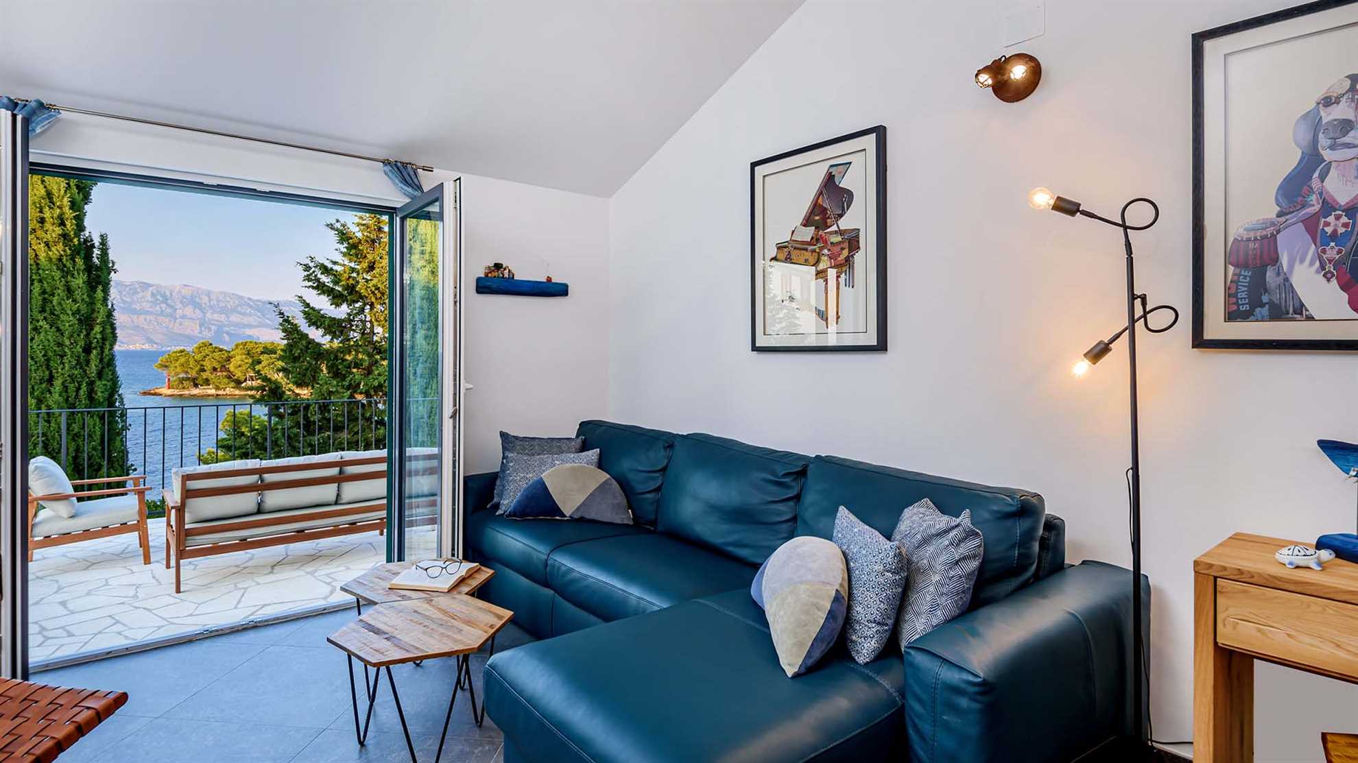 Eco-friendly beachfront villa in Splitska