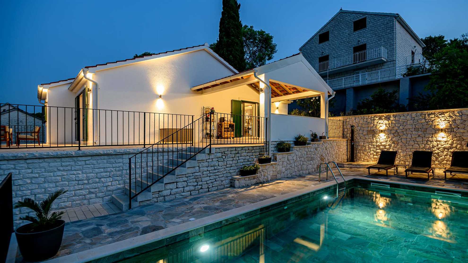 Eco-friendly beachfront villa in Splitska