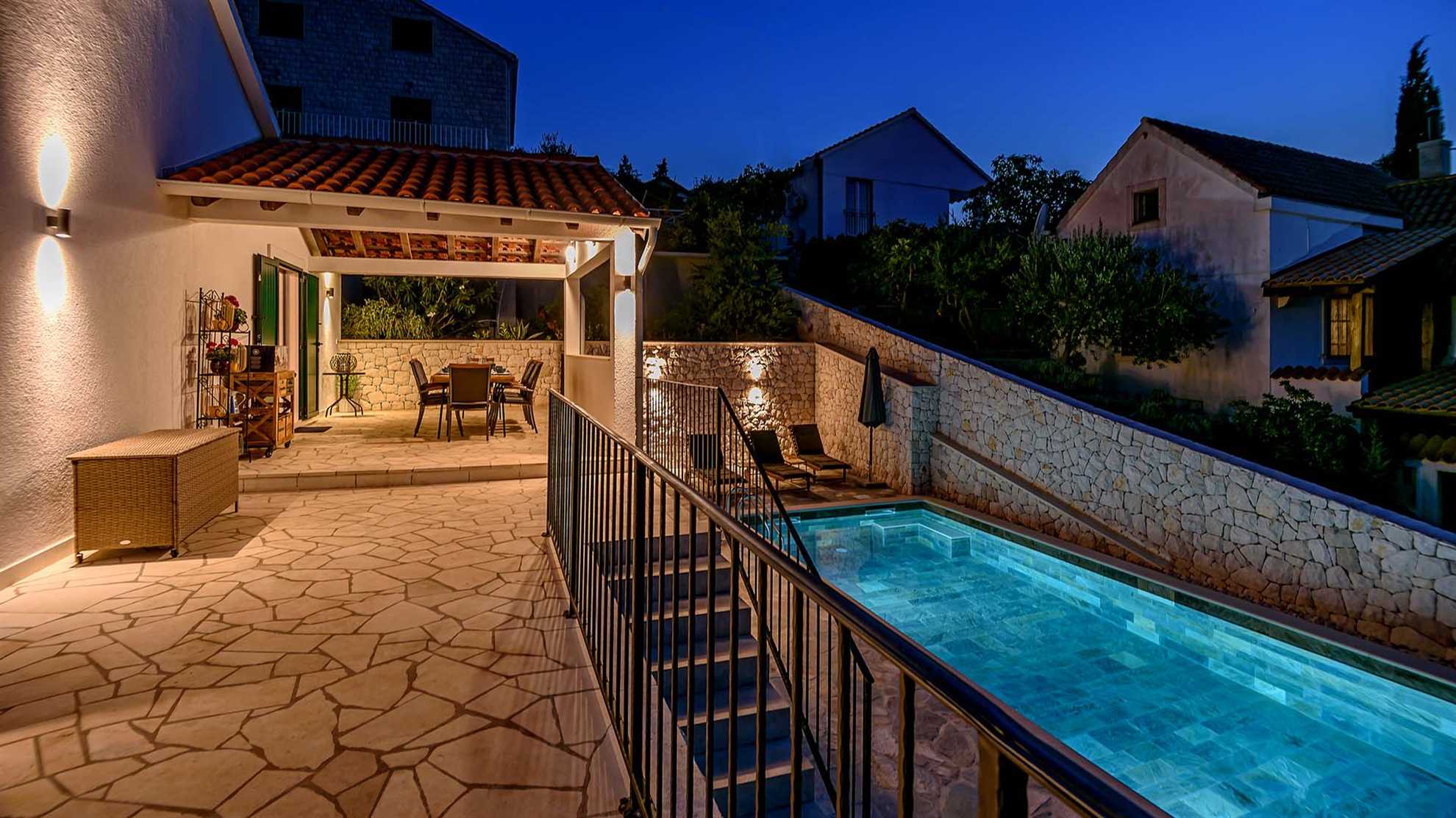 Eco-friendly beachfront villa in Splitska