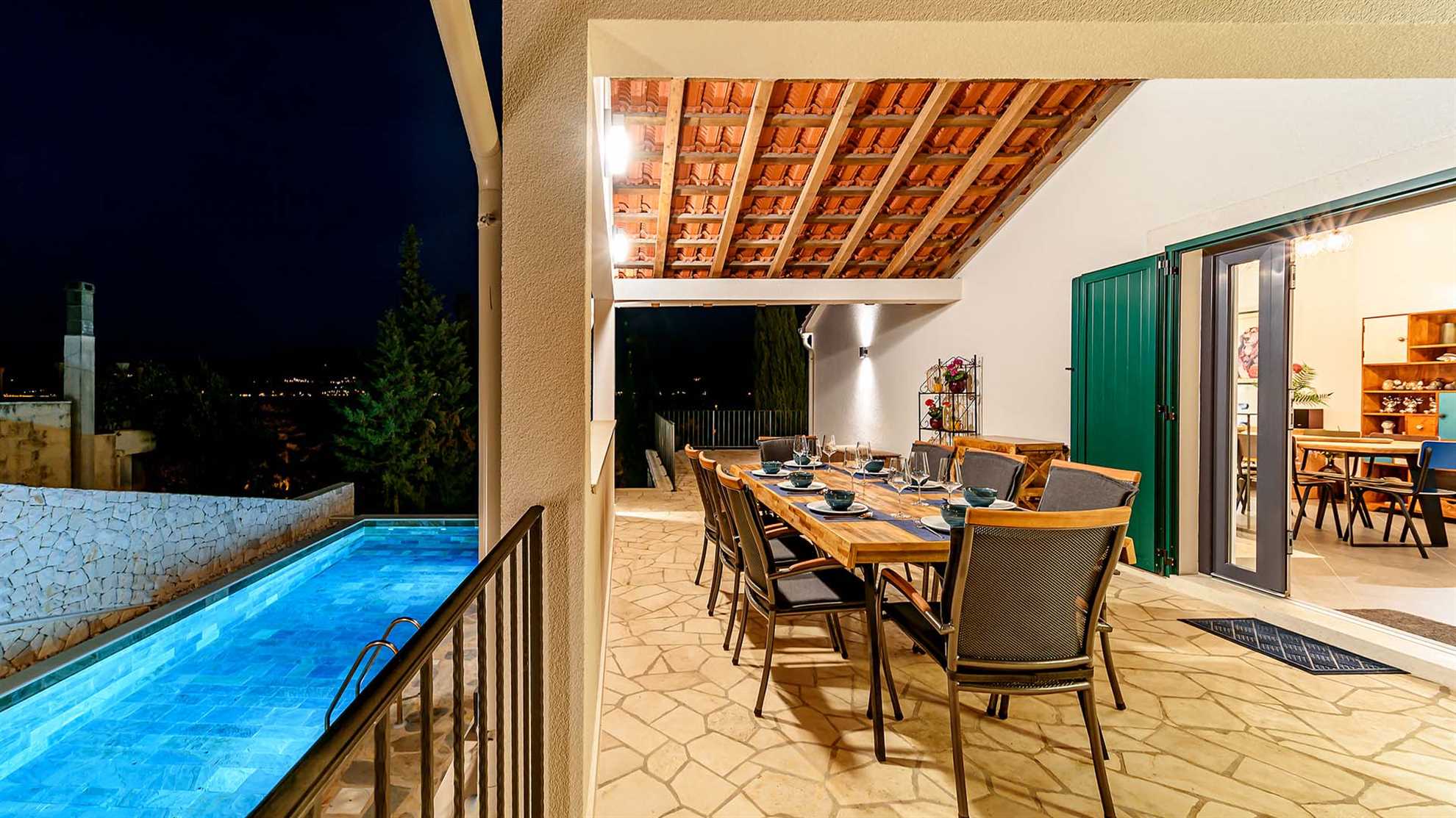 Eco-friendly beachfront villa in Splitska