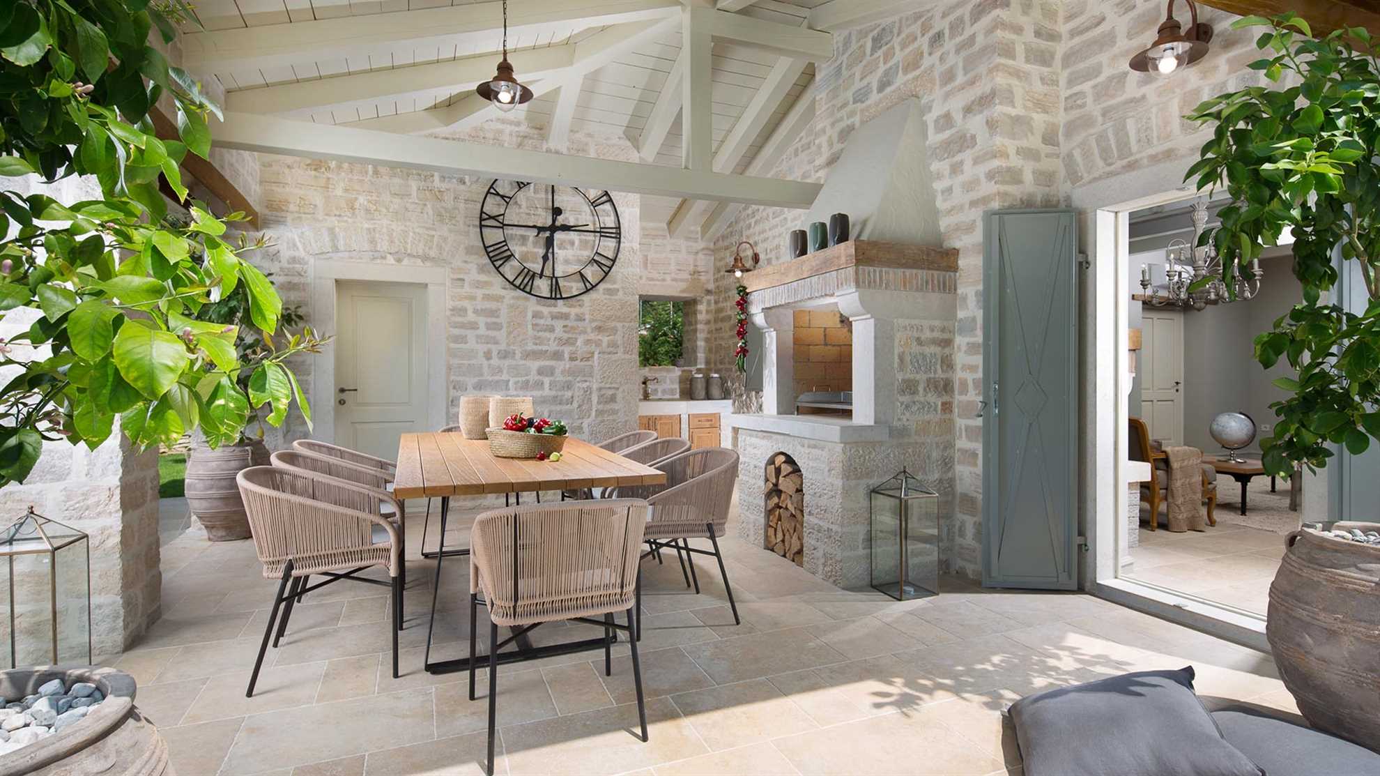 Modern countryside villa with swimming pool in Kanfanar