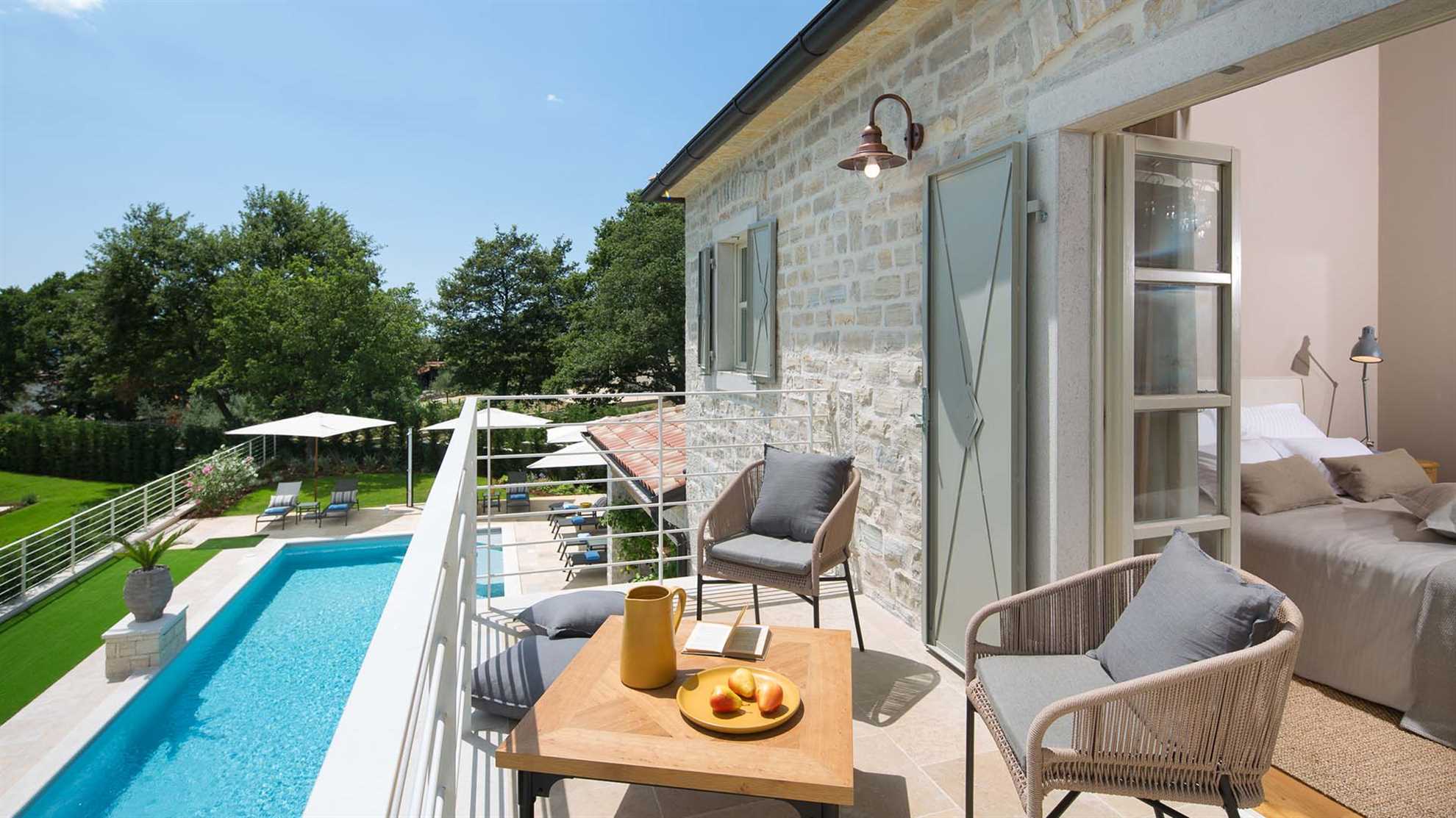 Modern countryside villa with swimming pool in Kanfanar