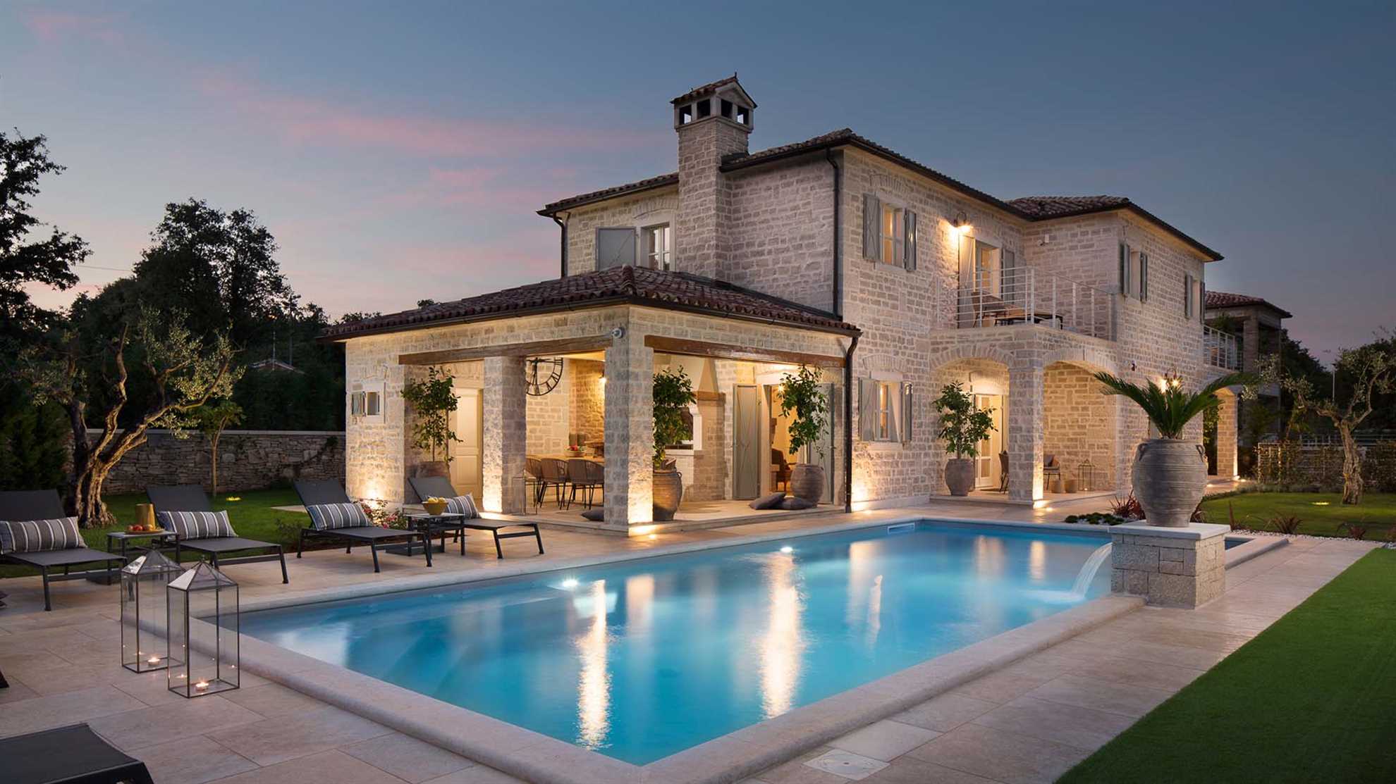 Modern countryside villa with swimming pool in Kanfanar