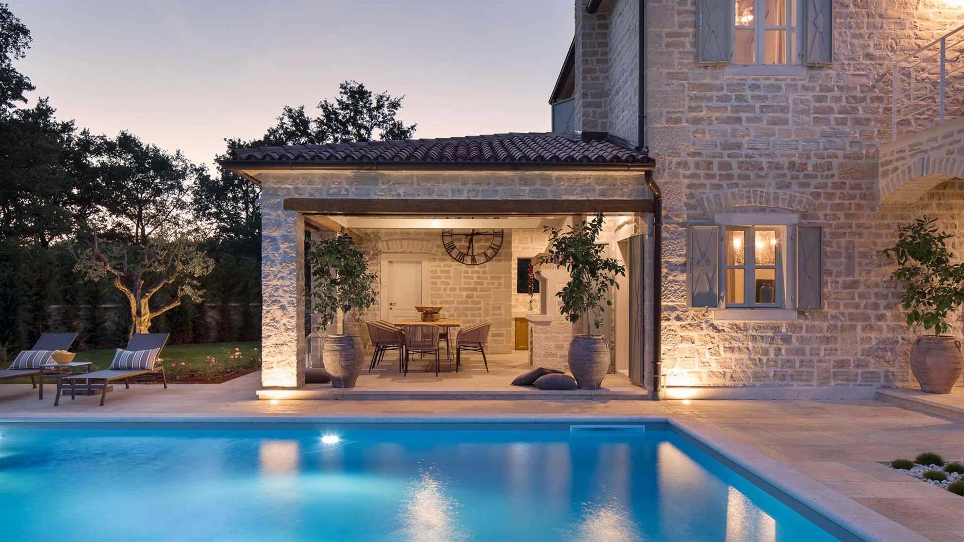 Modern countryside villa with swimming pool in Kanfanar