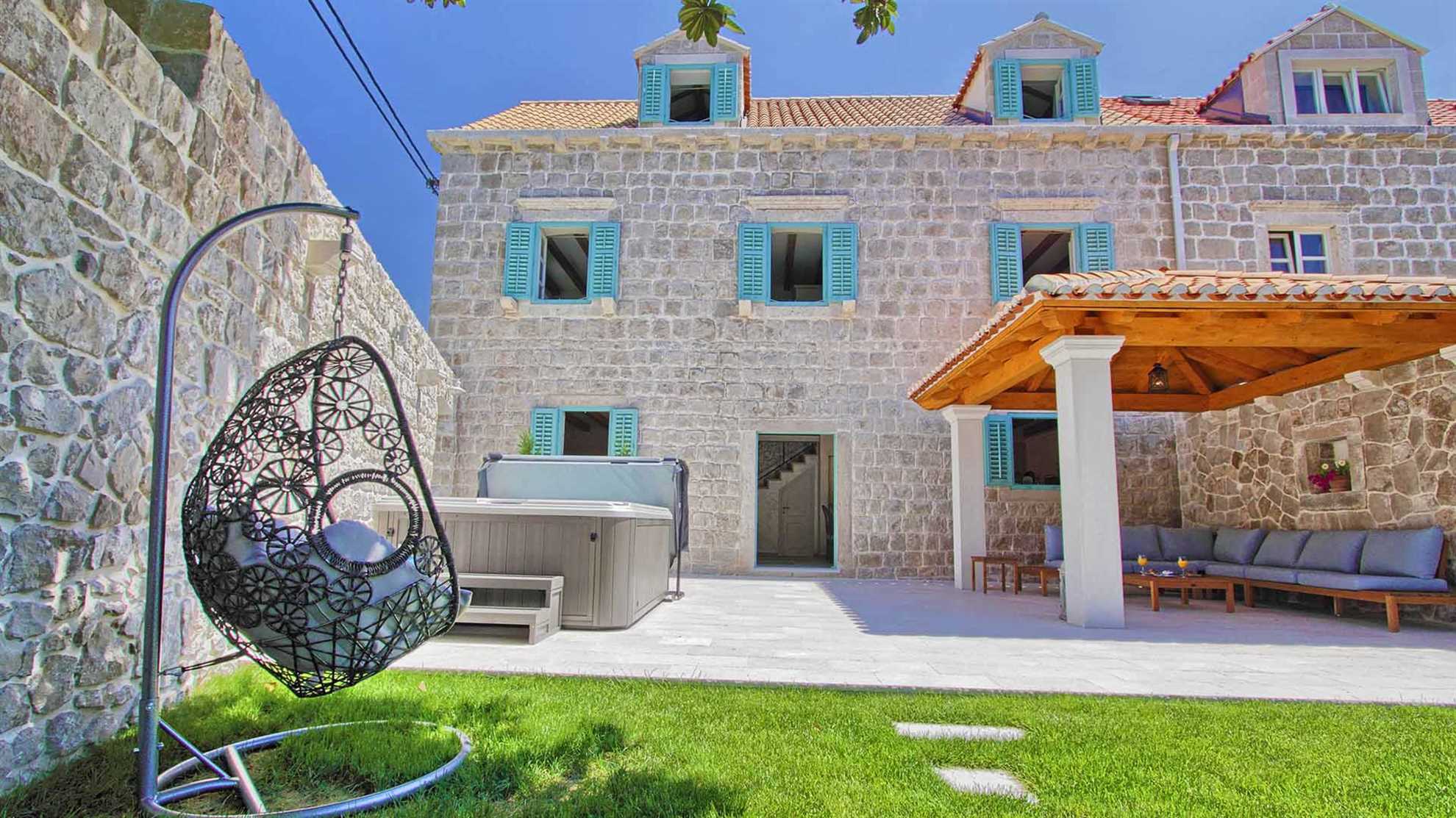 A heritage villa from the 18th century in Cavtat
