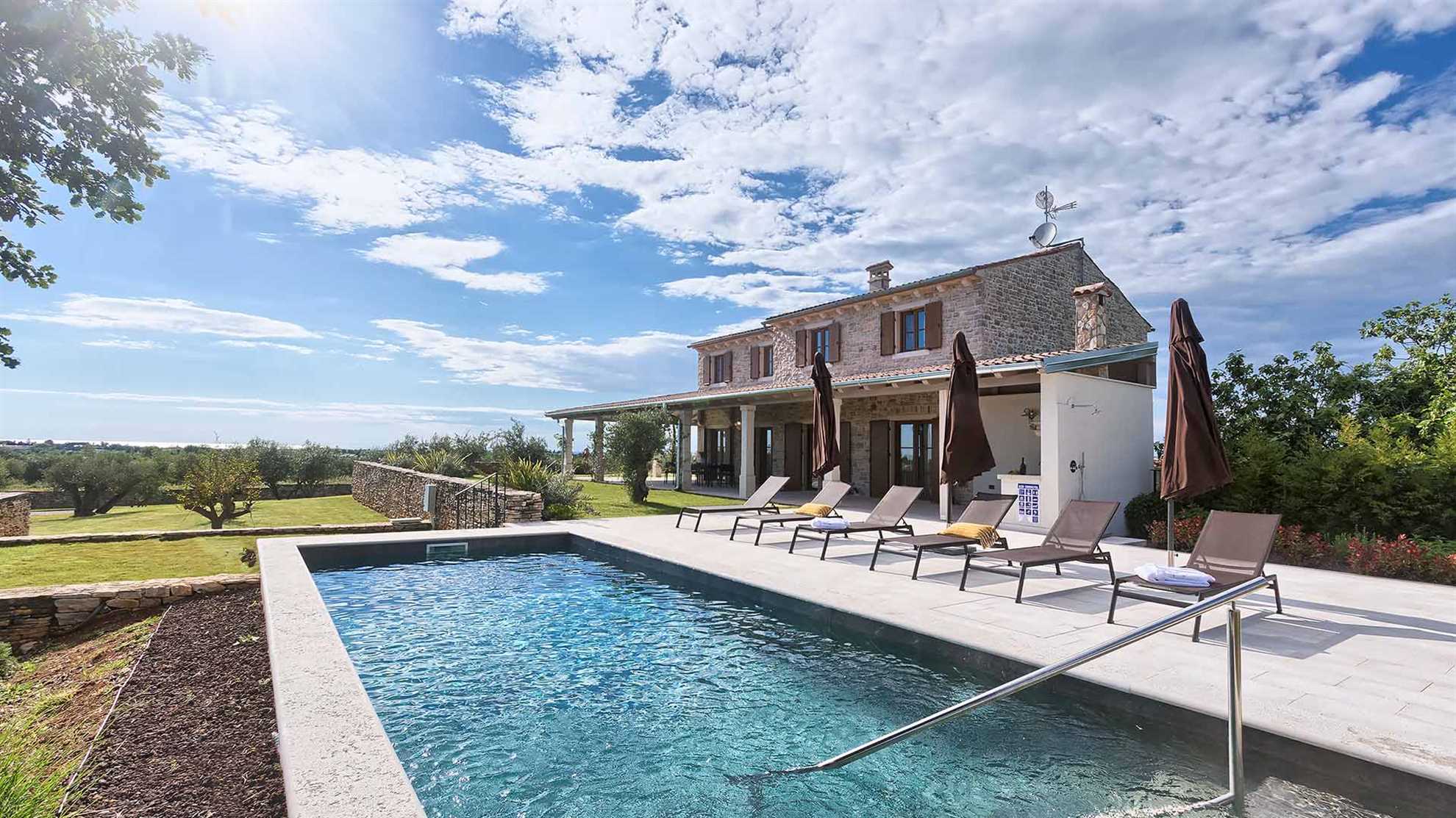 Luxury villa with a sauna, home cinema and a gym