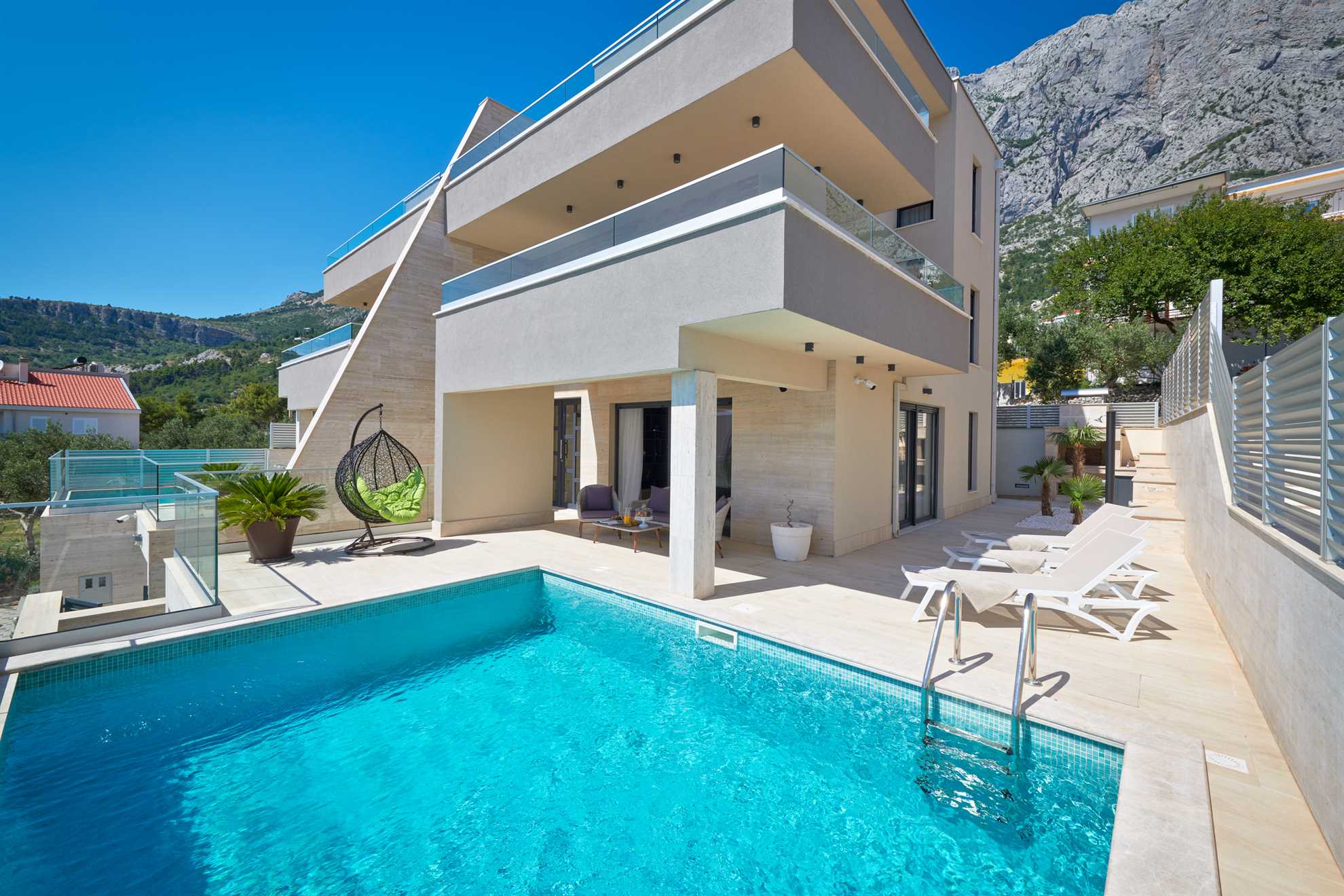 Modern villa with sea view and swimming pool
