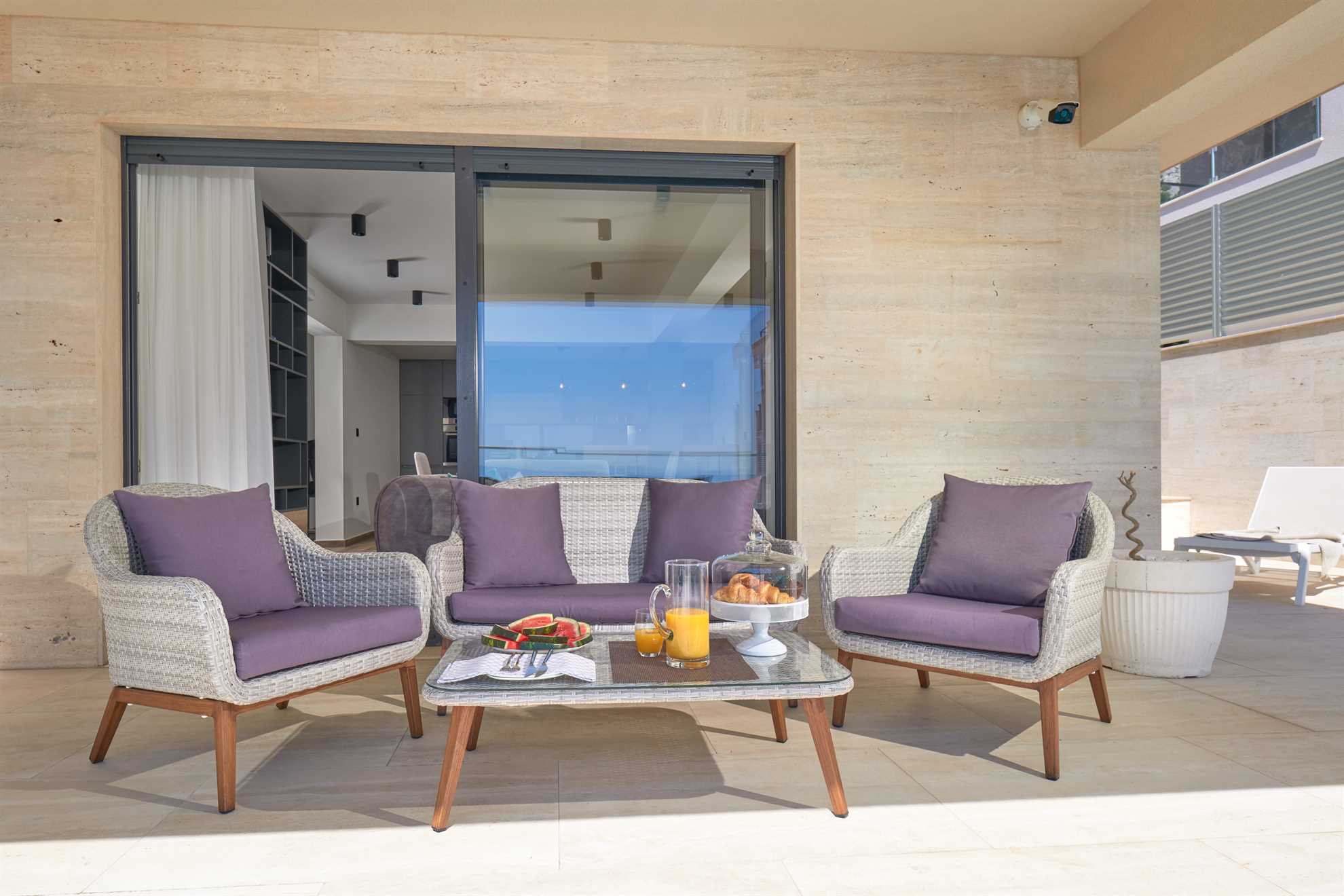 Modern villa with sea view and swimming pool