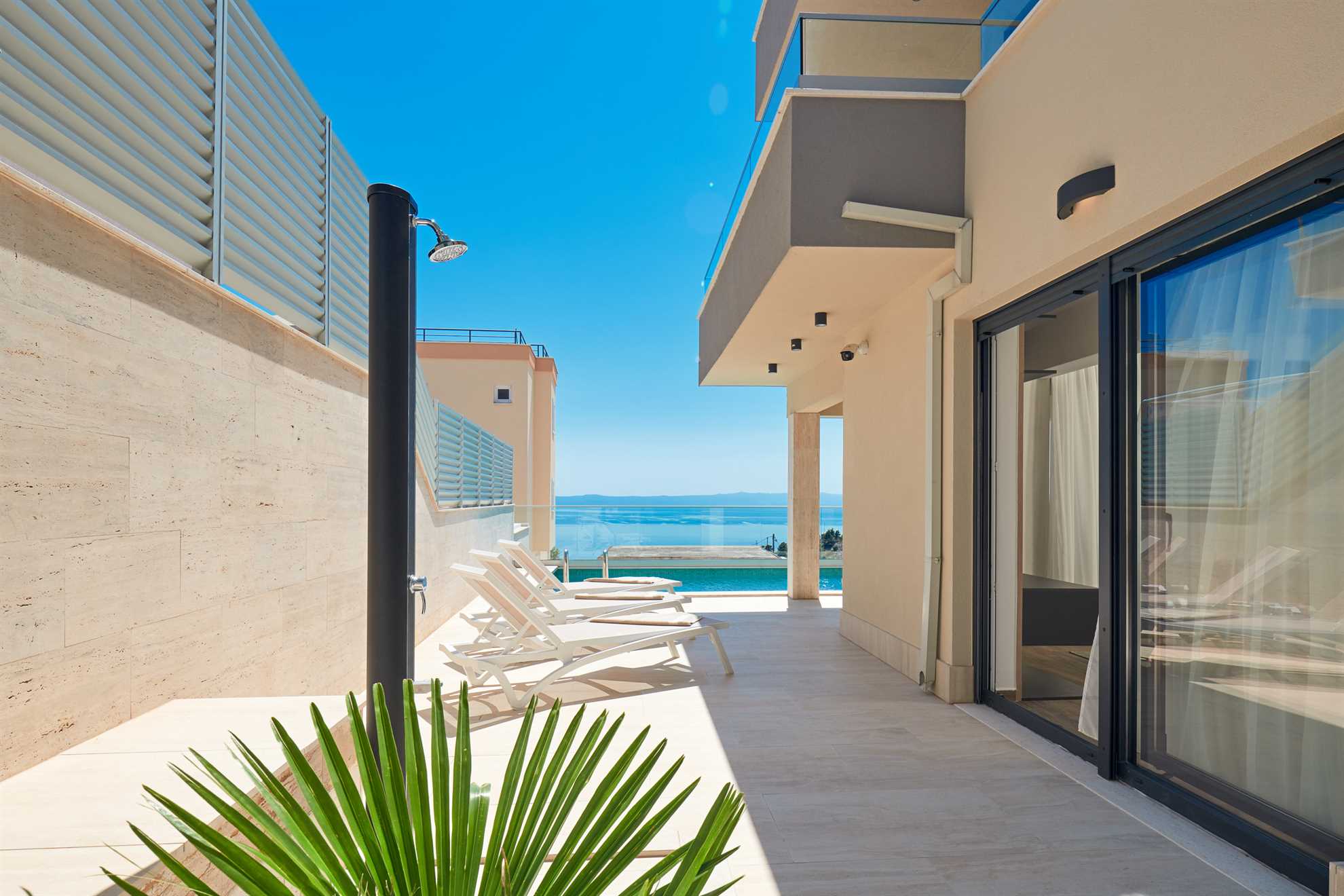 Modern villa with sea view and swimming pool
