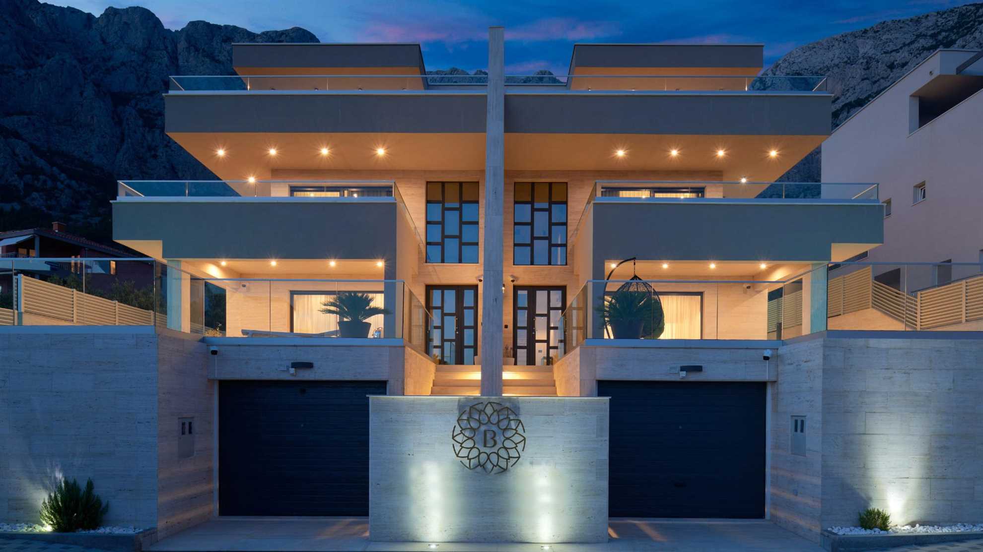 Elegant and luxury villa with pool in Makarska