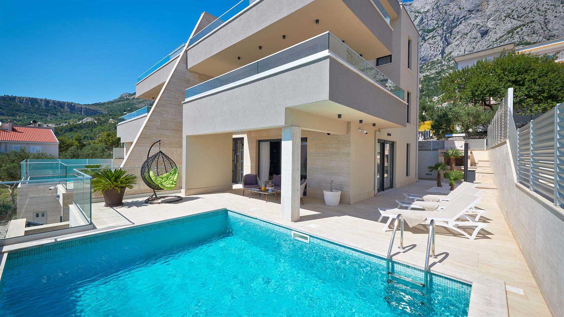 Elegant and luxury villa with pool in Makarska