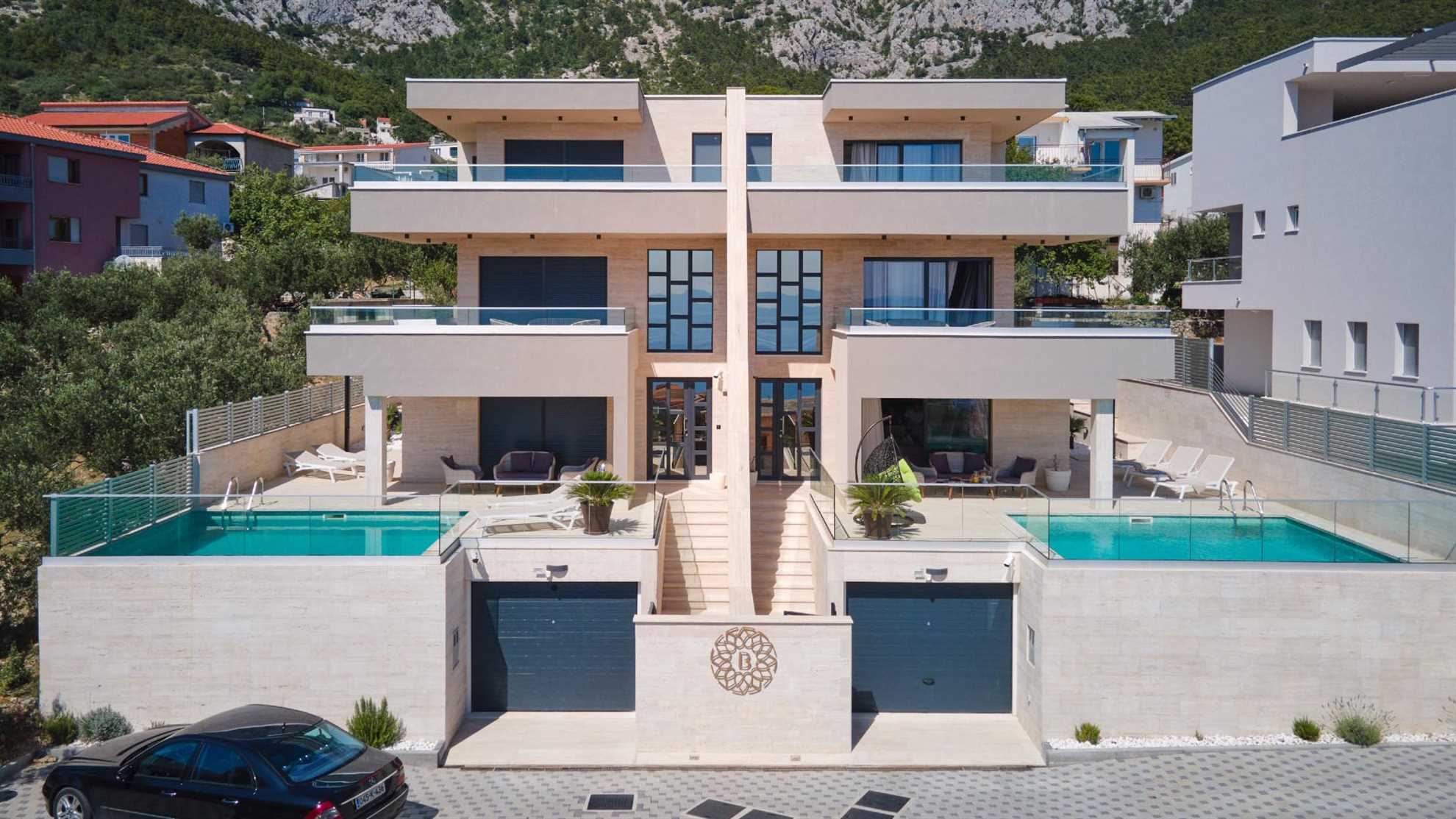 Elegant and luxury villa with pool in Makarska