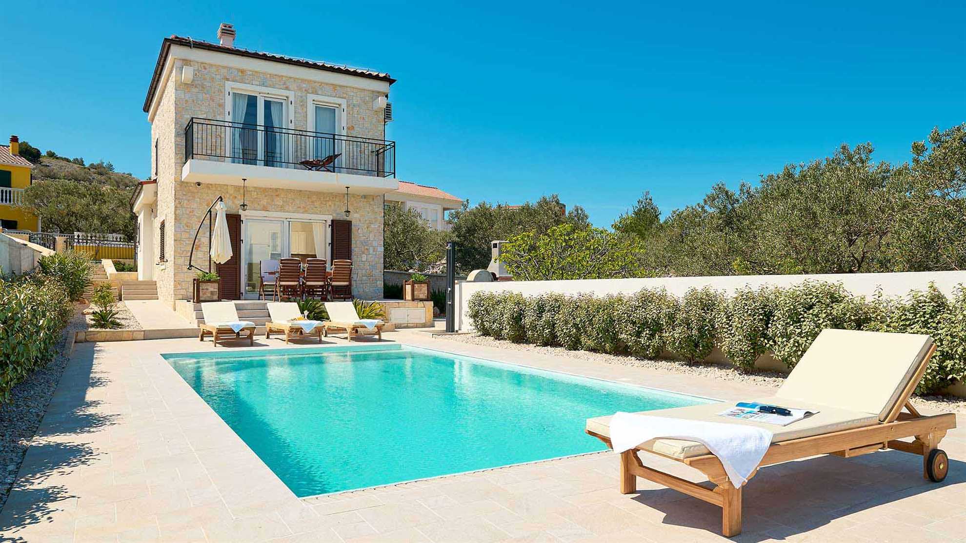 Modern villa with amazing pool in Murter