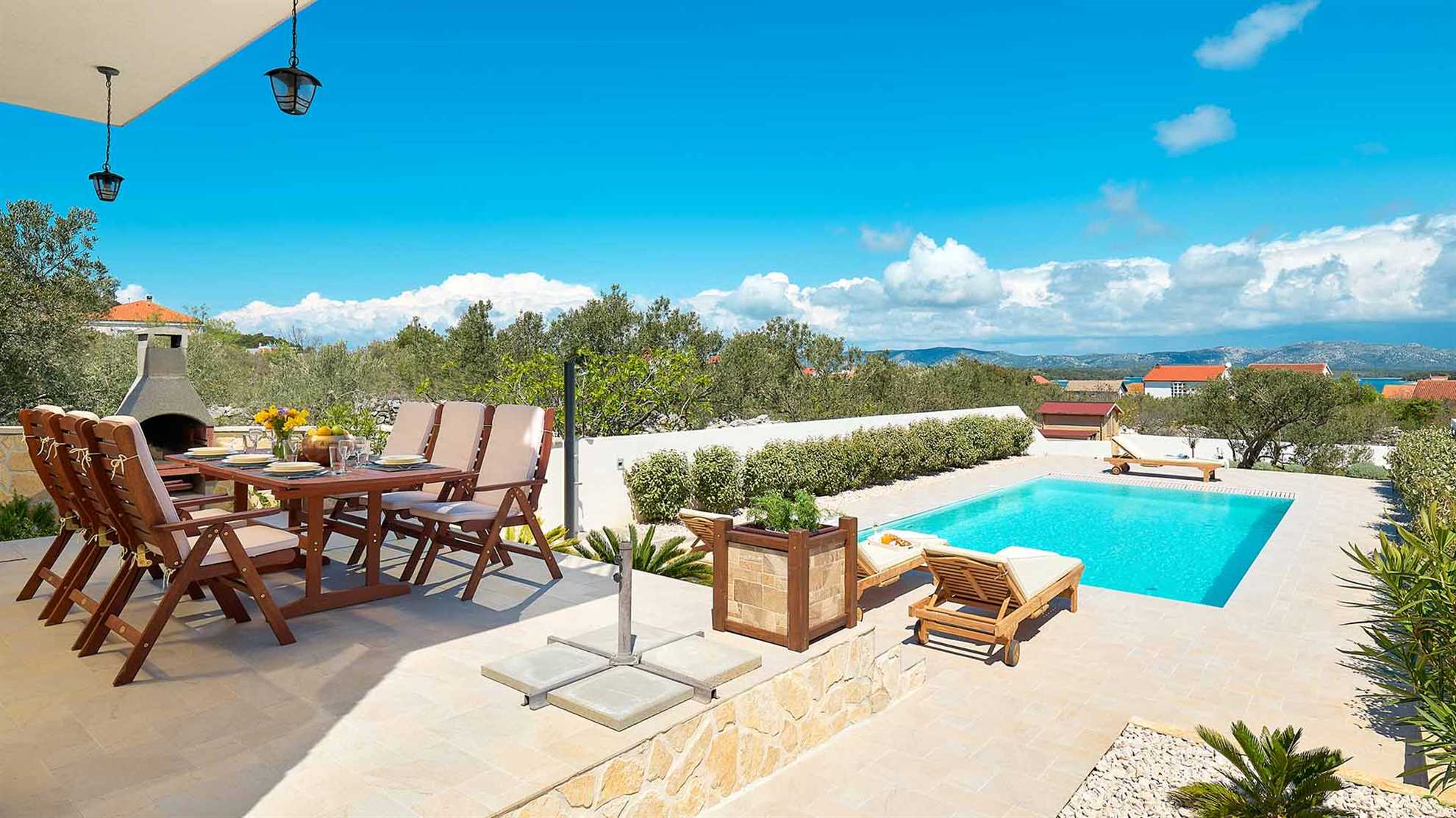 Modern villa with amazing pool in Murter