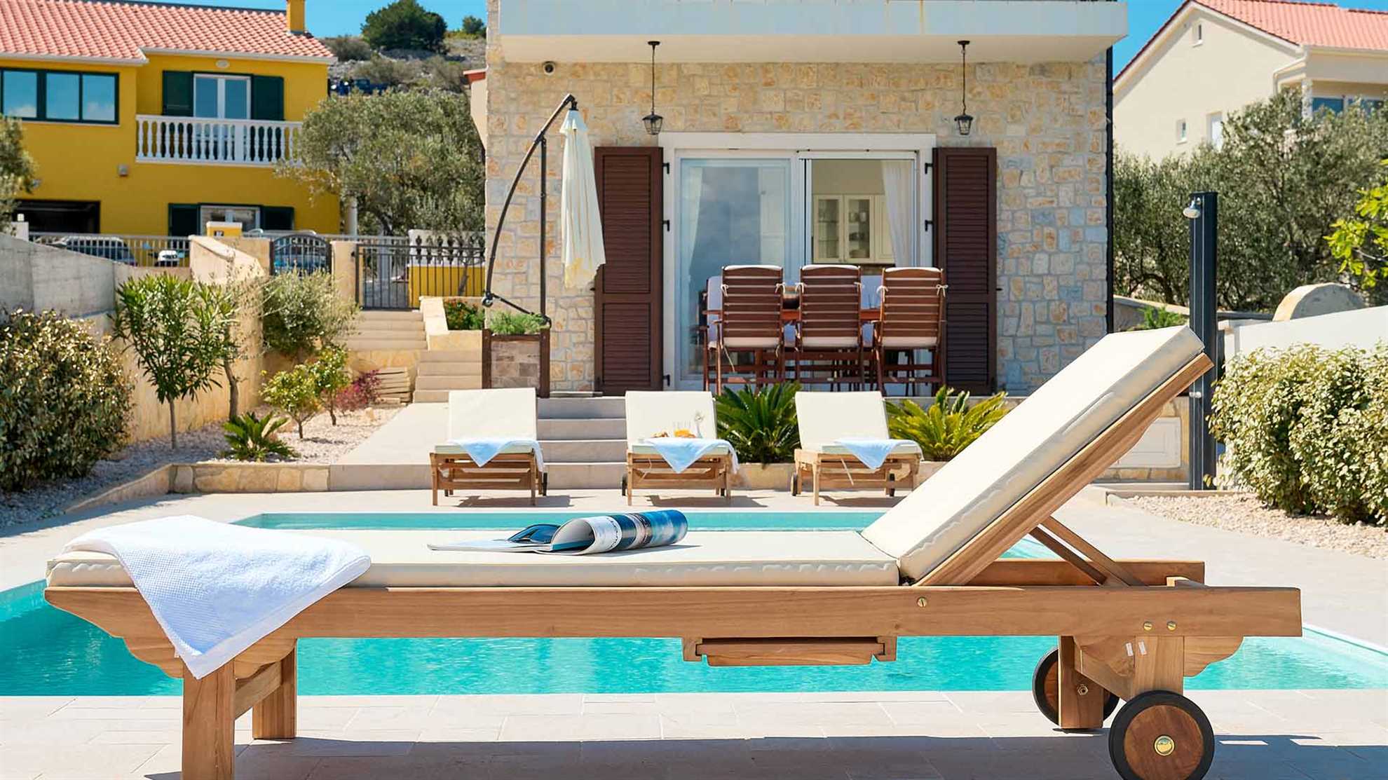 Modern villa with amazing pool in Murter