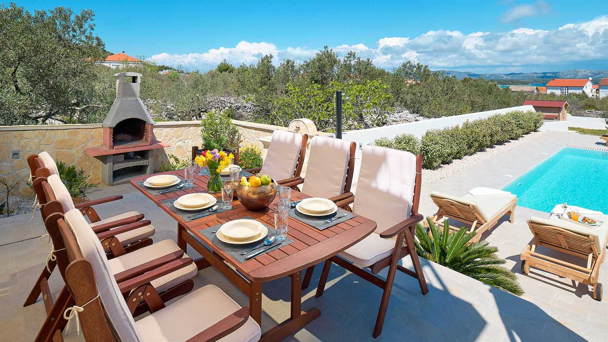 Modern villa with amazing pool in Murter