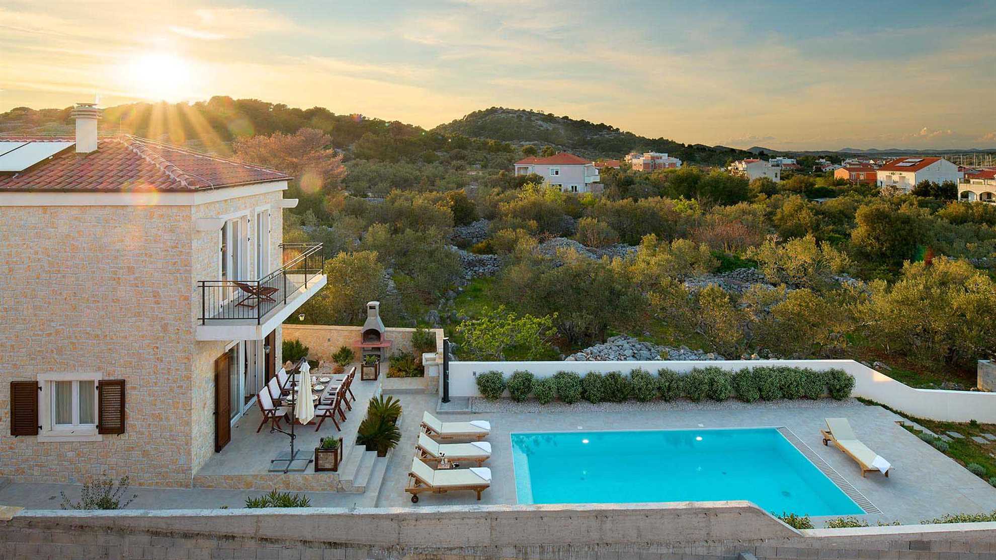 Modern villa with amazing pool in Murter