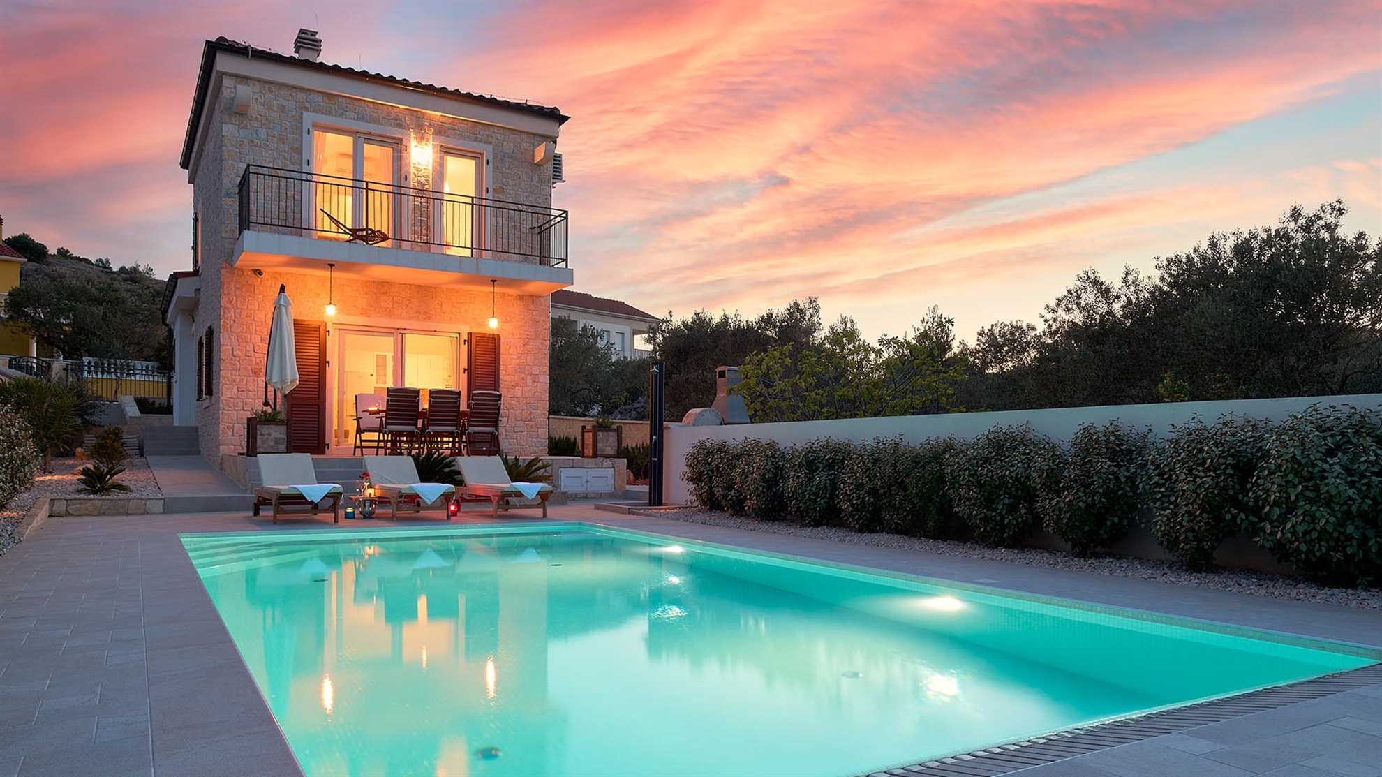 Modern villa with amazing pool in Murter