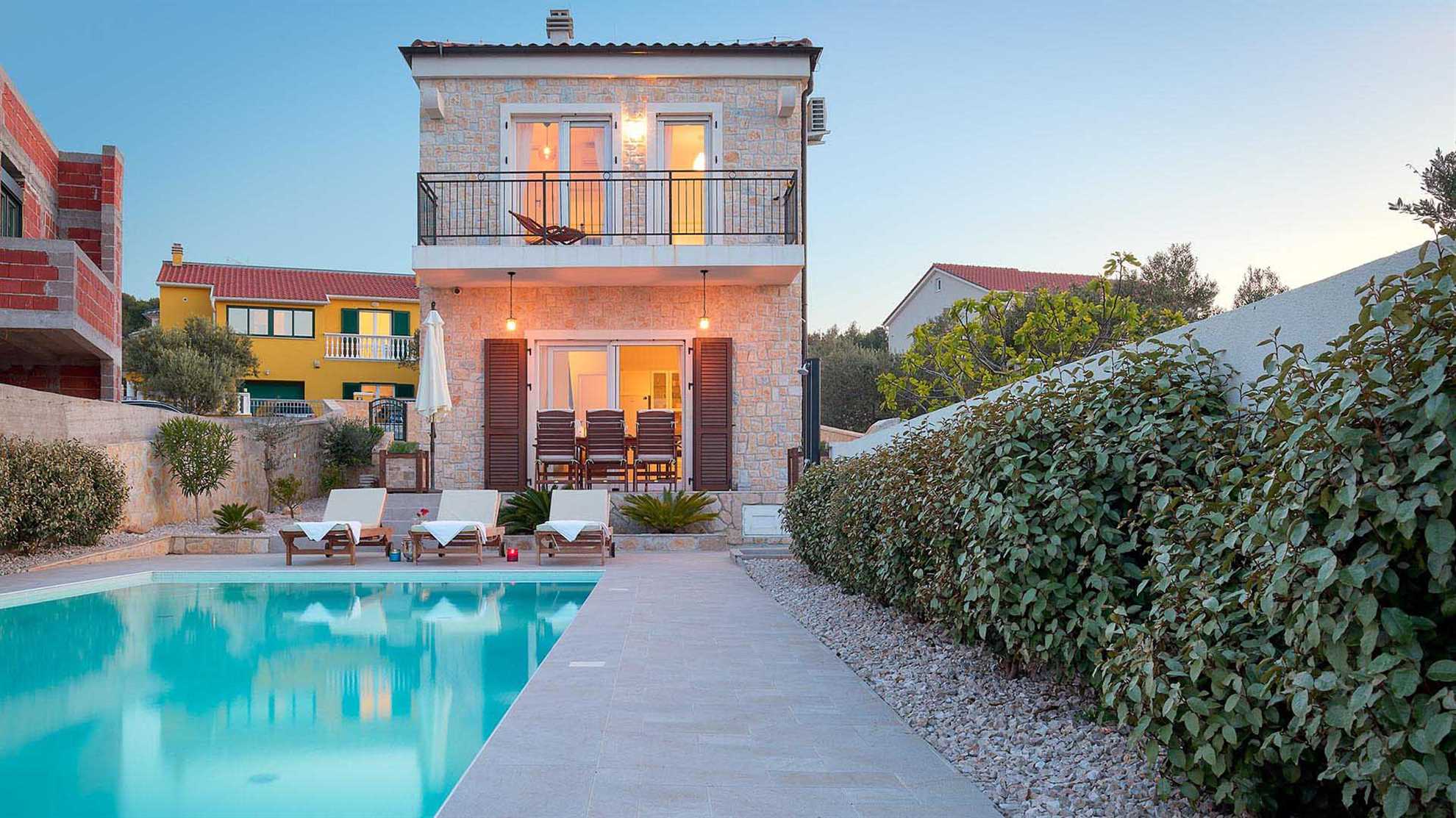 Modern villa with amazing pool in Murter